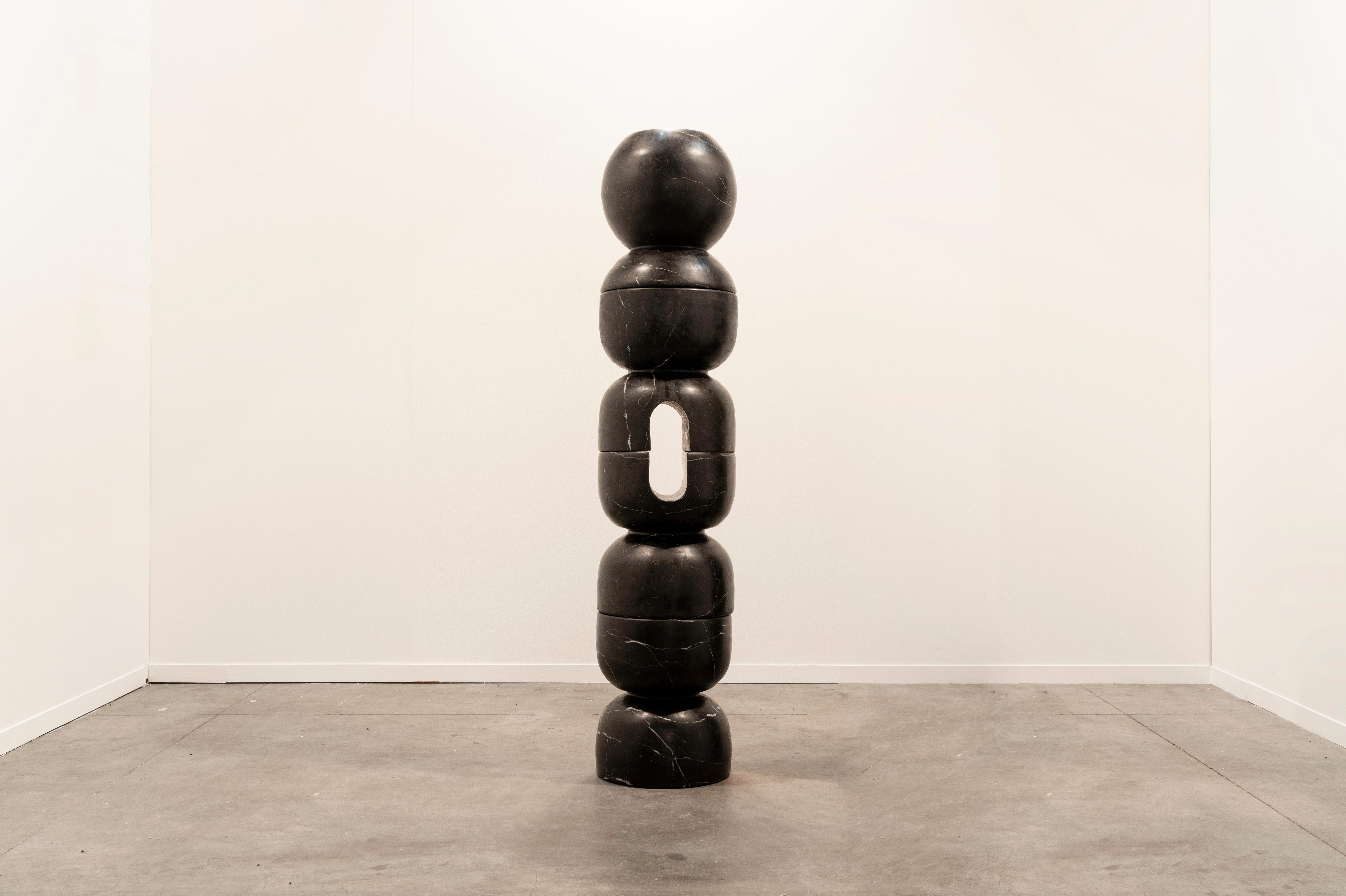 I. ABOUT REBECA CORS
Rebeca Cors (México, 1988). 
Her work oscillates between sculpture and utility object, studying the limits and meeting points between these two concepts. The intention of her work is to question paradigms in order to reinterpret