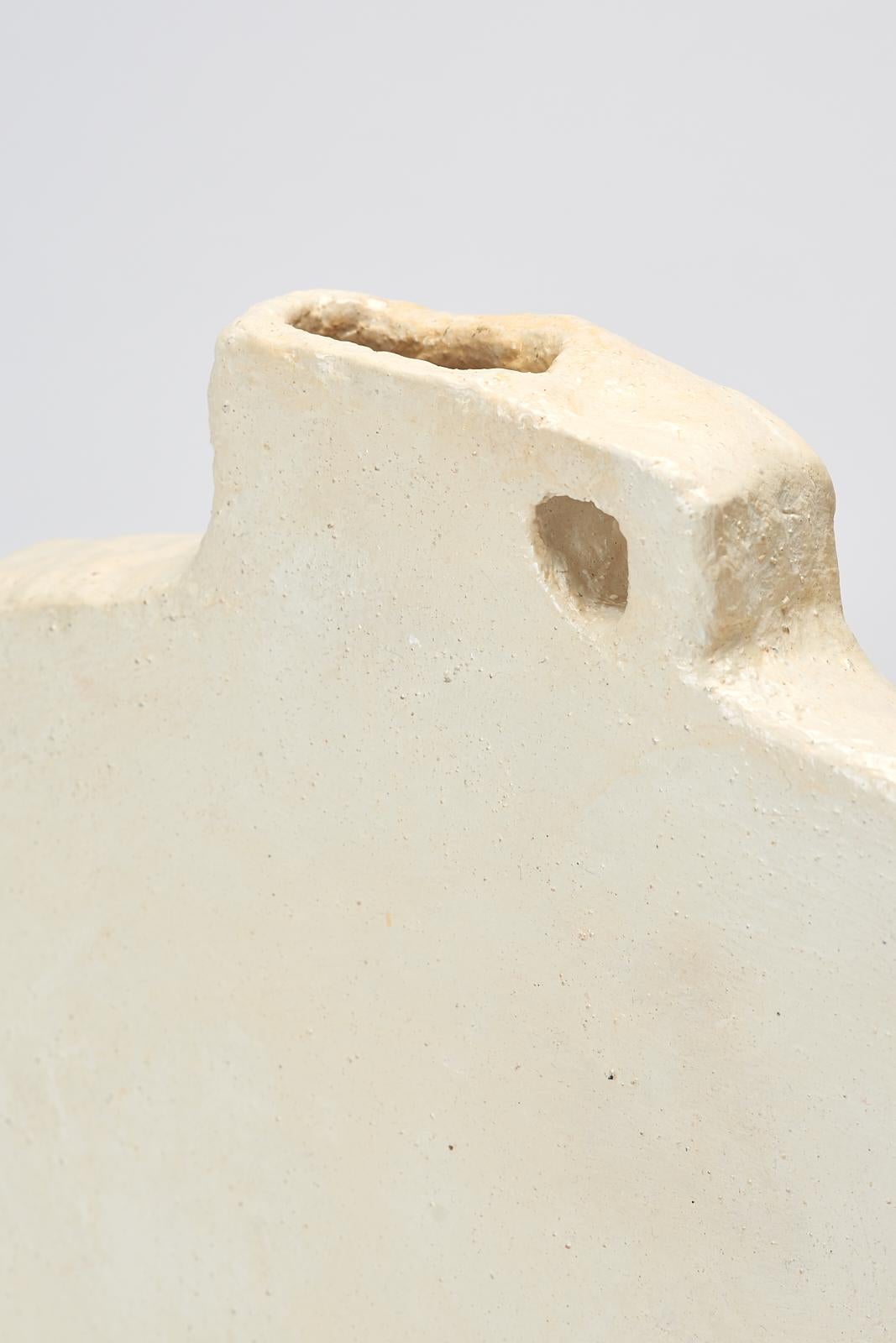 Vaso di forma organica, contemporaneo in ceramica beige liscia di Willem Van Hooff In condizioni Nuovo in vendita a Geneve, CH