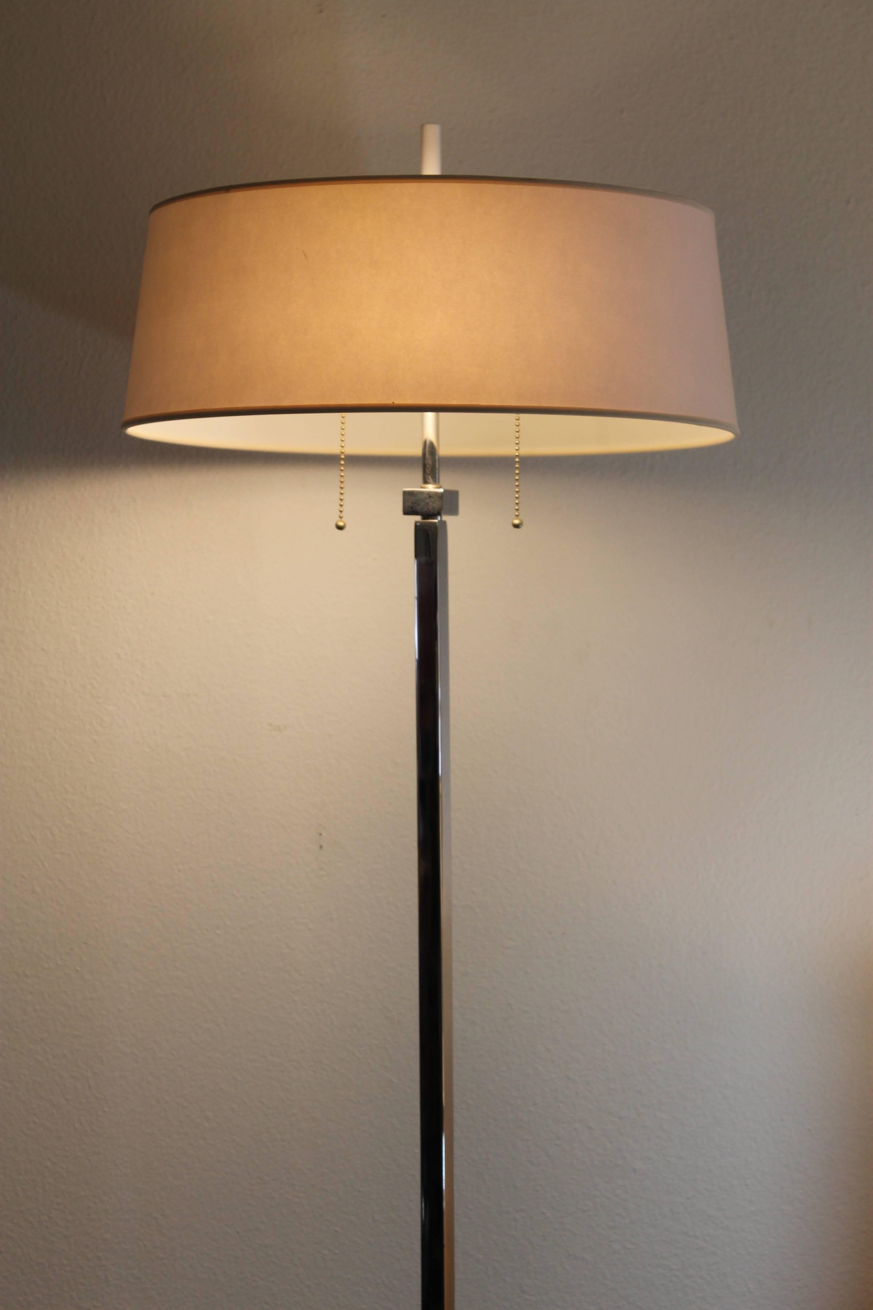 Nessen floor lamp with original shade and diffuser. Lamp measures 55.5