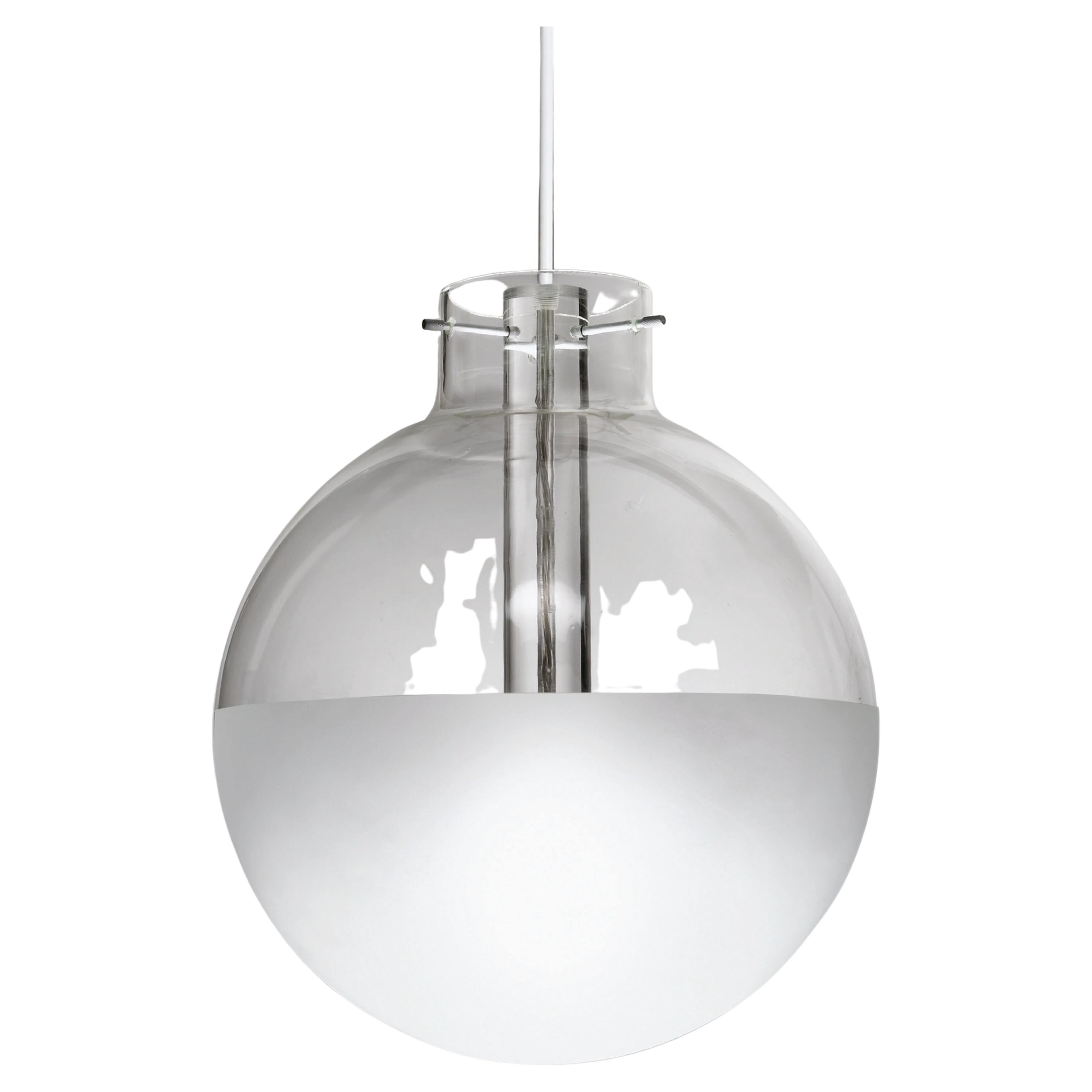 Lampe à suspension sphérique Nessen avec abat-jour en verre en vente