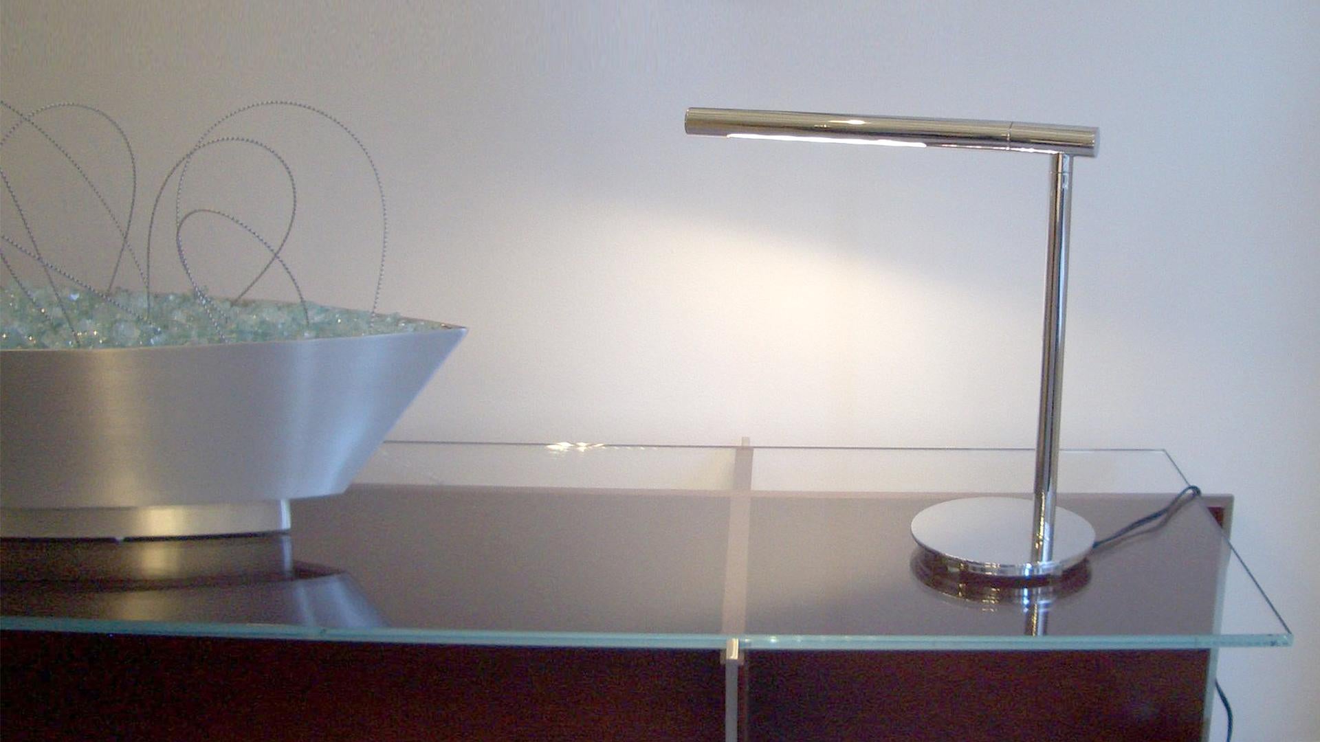 Américain Nessen lampe à embout LED en laiton et nickel poli en vente