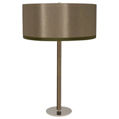 Nessen Lighting NT812 Lámpara de mesa en latón envejecido oscuro