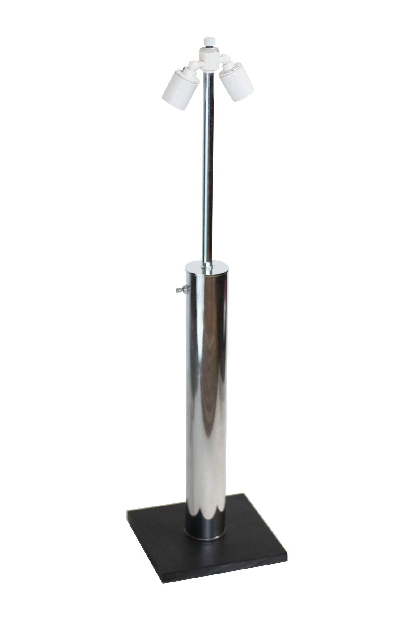 USA, 1970s
 
Minimalist table lamp by Nessen Lighting with a slate base and chrome stem. Perfectly reduced form. Double headed socket. Original wiring is in working condition.
 
Dimensions: 8