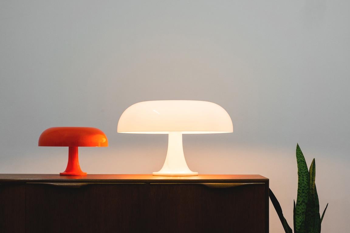 Giancarlo Mattioli 'Nessino' Table Lamp in Orange for Artemide In New Condition For Sale In Glendale, CA