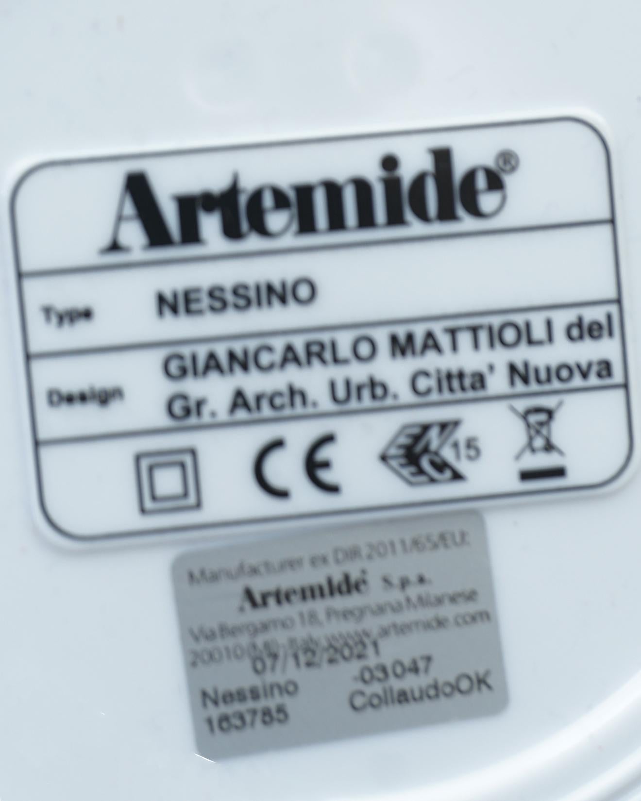 Nessino Table Lamp by Giancarlo Mattioli for Artemide For Sale 2