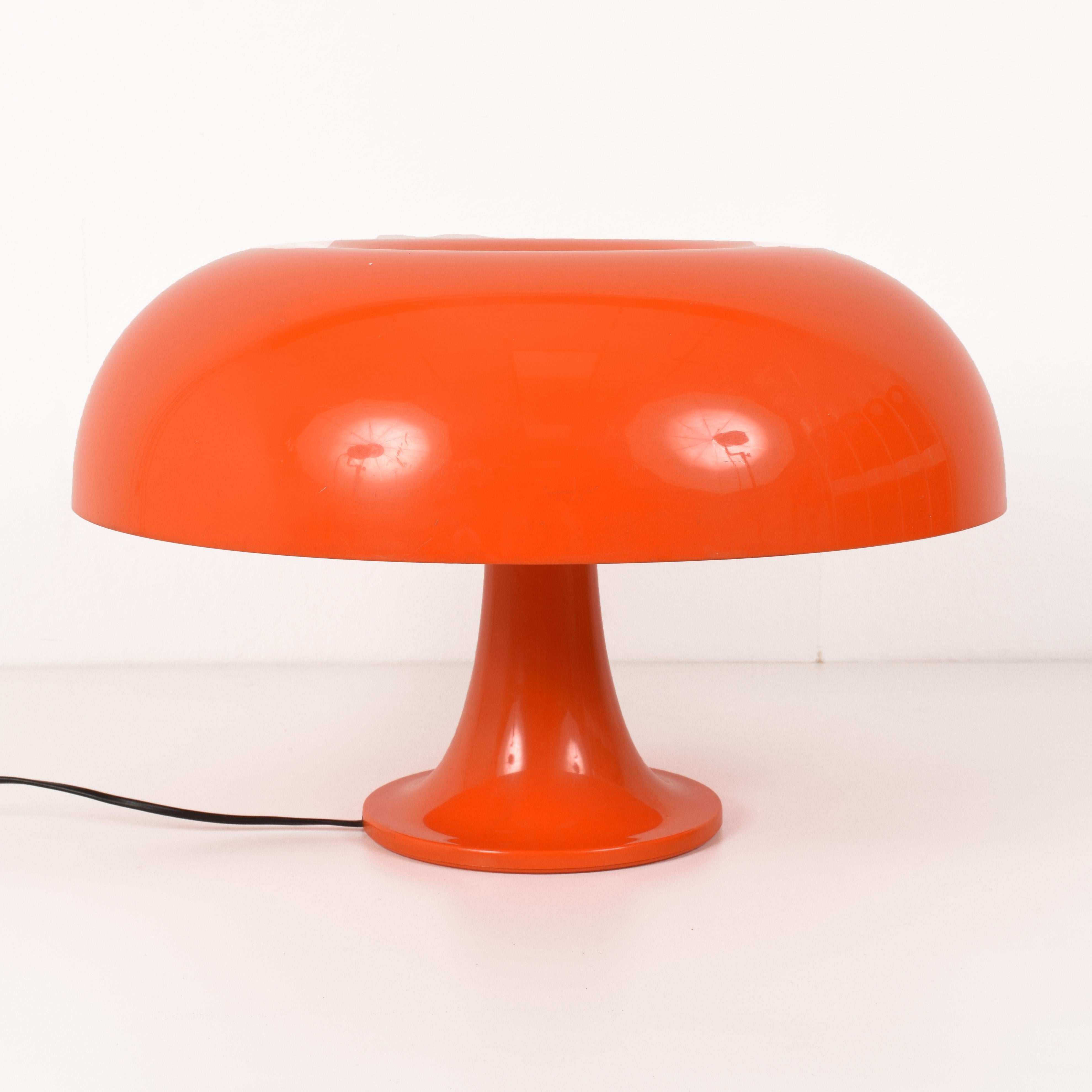 Nesso Tischleuchte in Orange von Giancarlo Mattioli für Artemide:: Italien 1960er Jahre (Moderne der Mitte des Jahrhunderts)