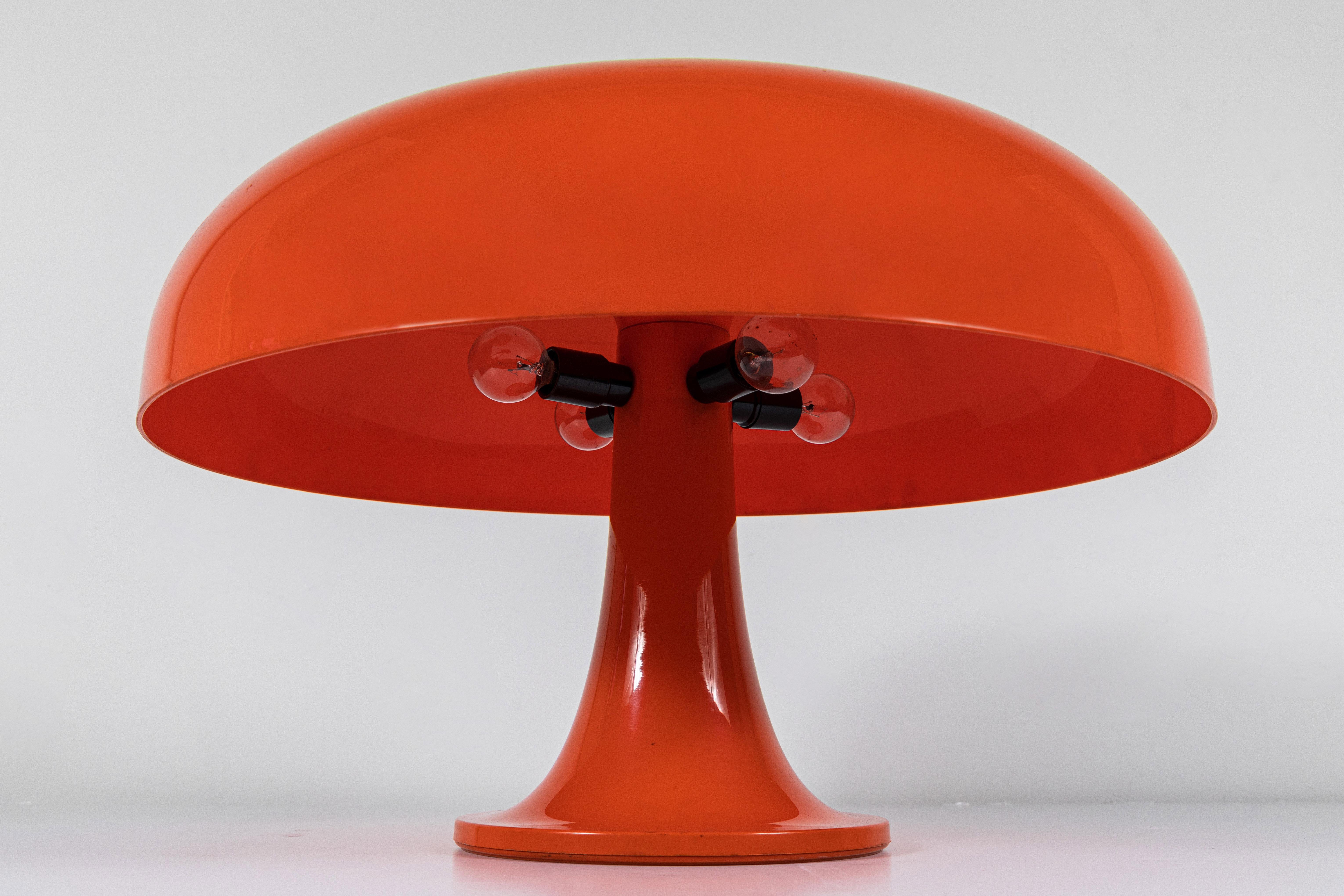 Nesso Table Lamp in Orange Color by Giancarlo Mattioli for Artemide, Italy 1960s In Good Condition In Los Angeles, CA