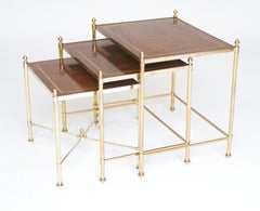 Nido di 3 tavoli intarsiati in ottone e mogano circa 1930