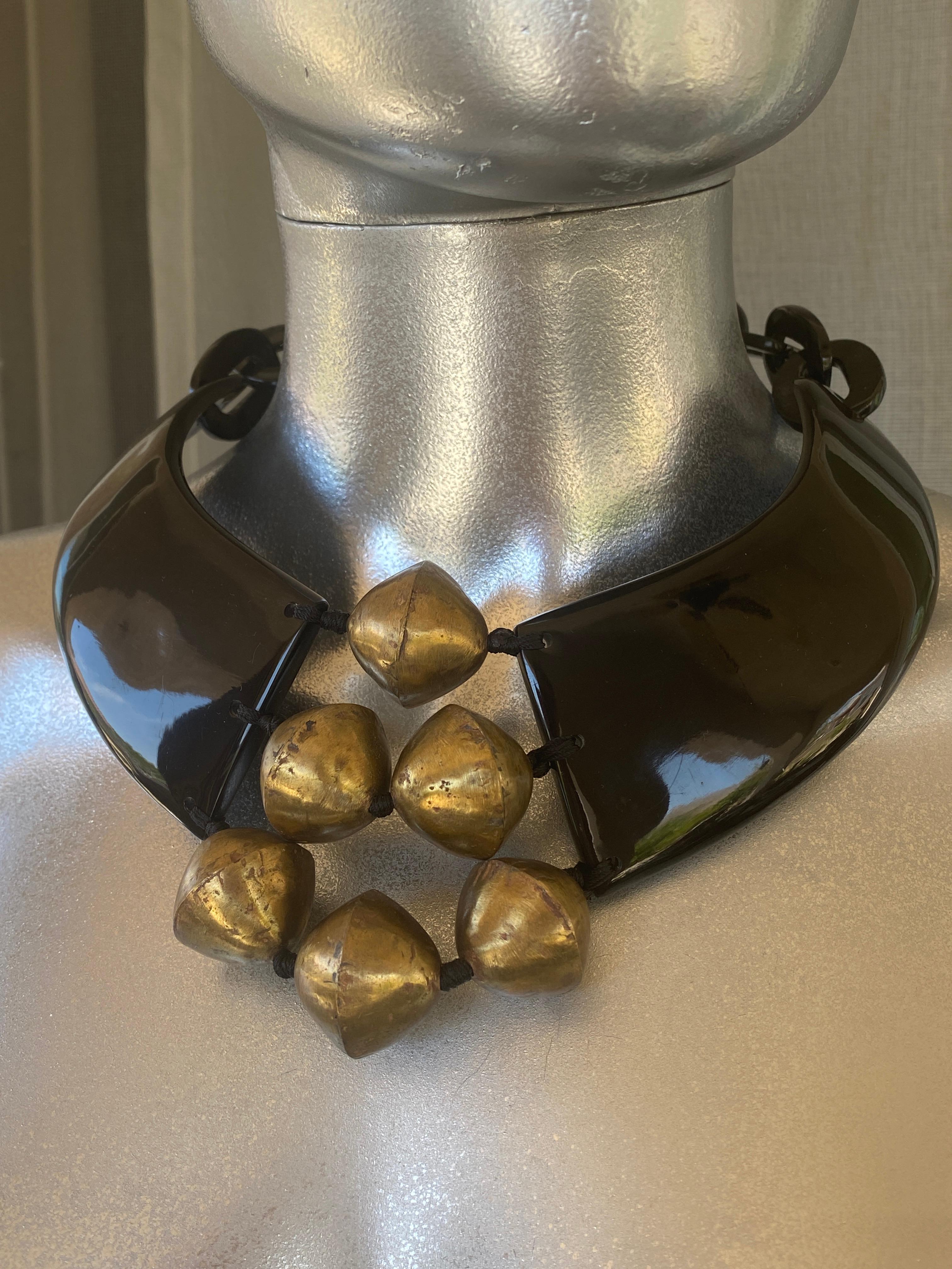 Collana di Nest NY in ottone e nero di Palm Springs Socialite in vendita 1