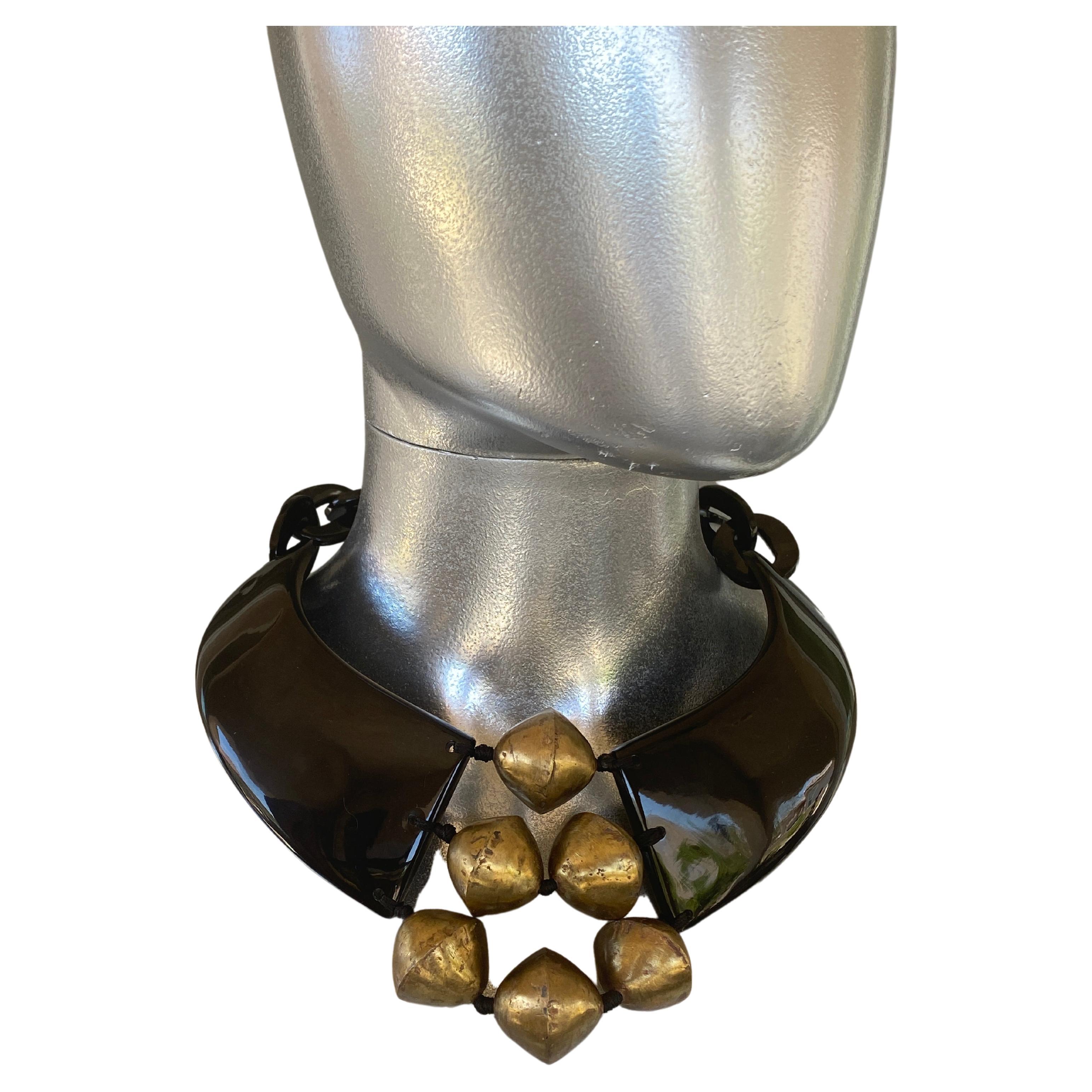 Collana di Nest NY in ottone e nero di Palm Springs Socialite in vendita