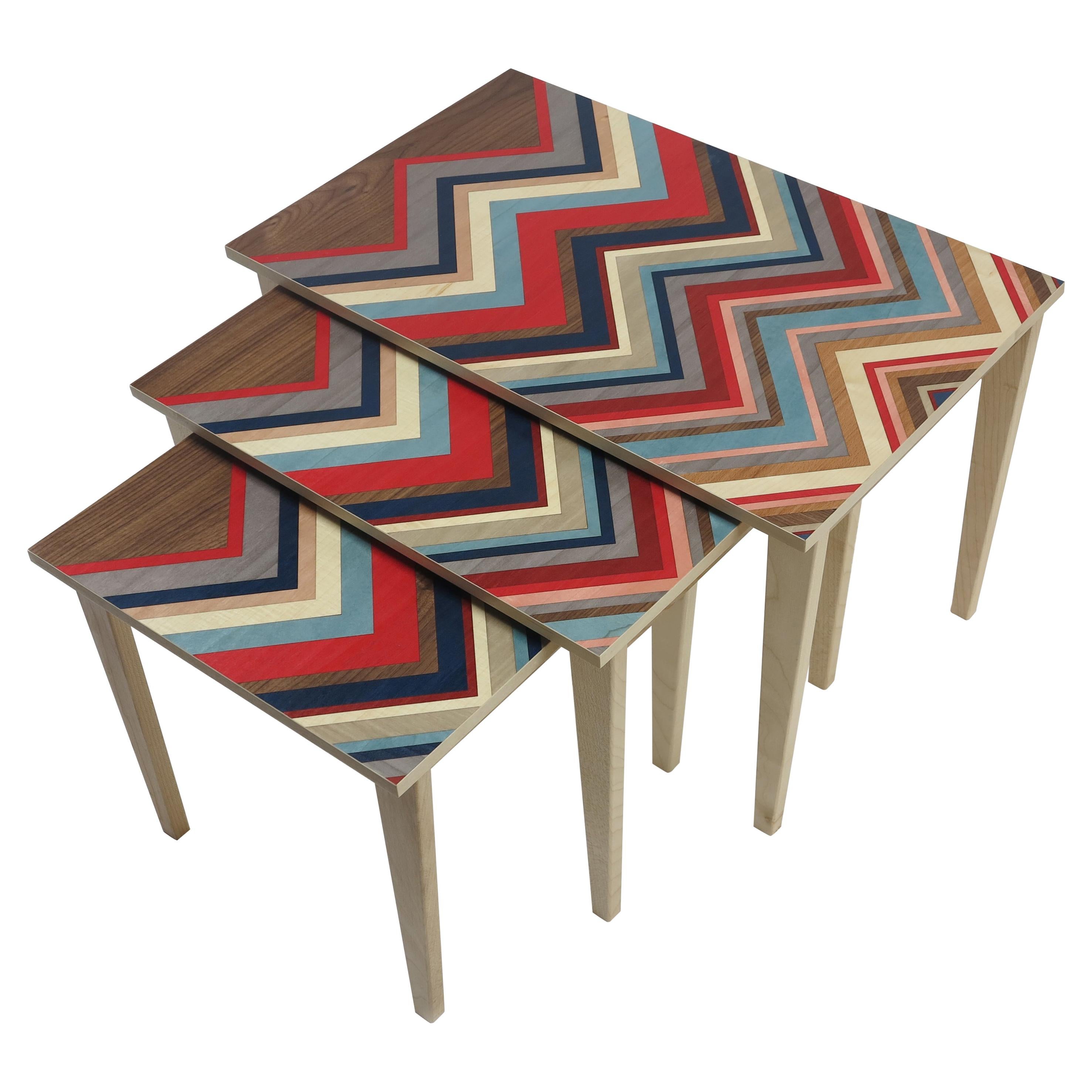 Handgefertigtes Set von 3 Tischen auf Ahornsockeln mit Intarsienplatten