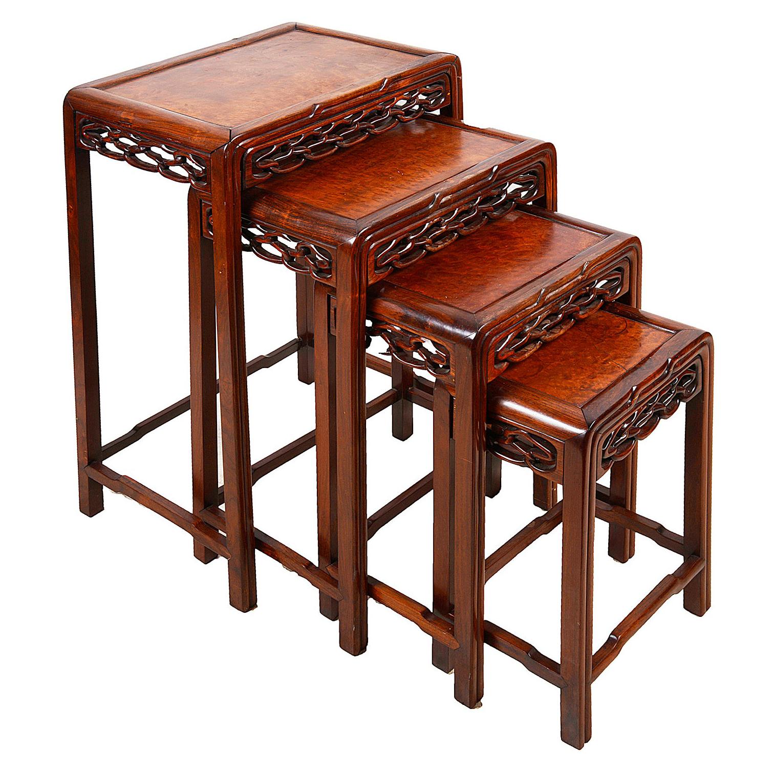 Ensemble de quatre tables chinoises en bois de feuillus, 19ème siècle