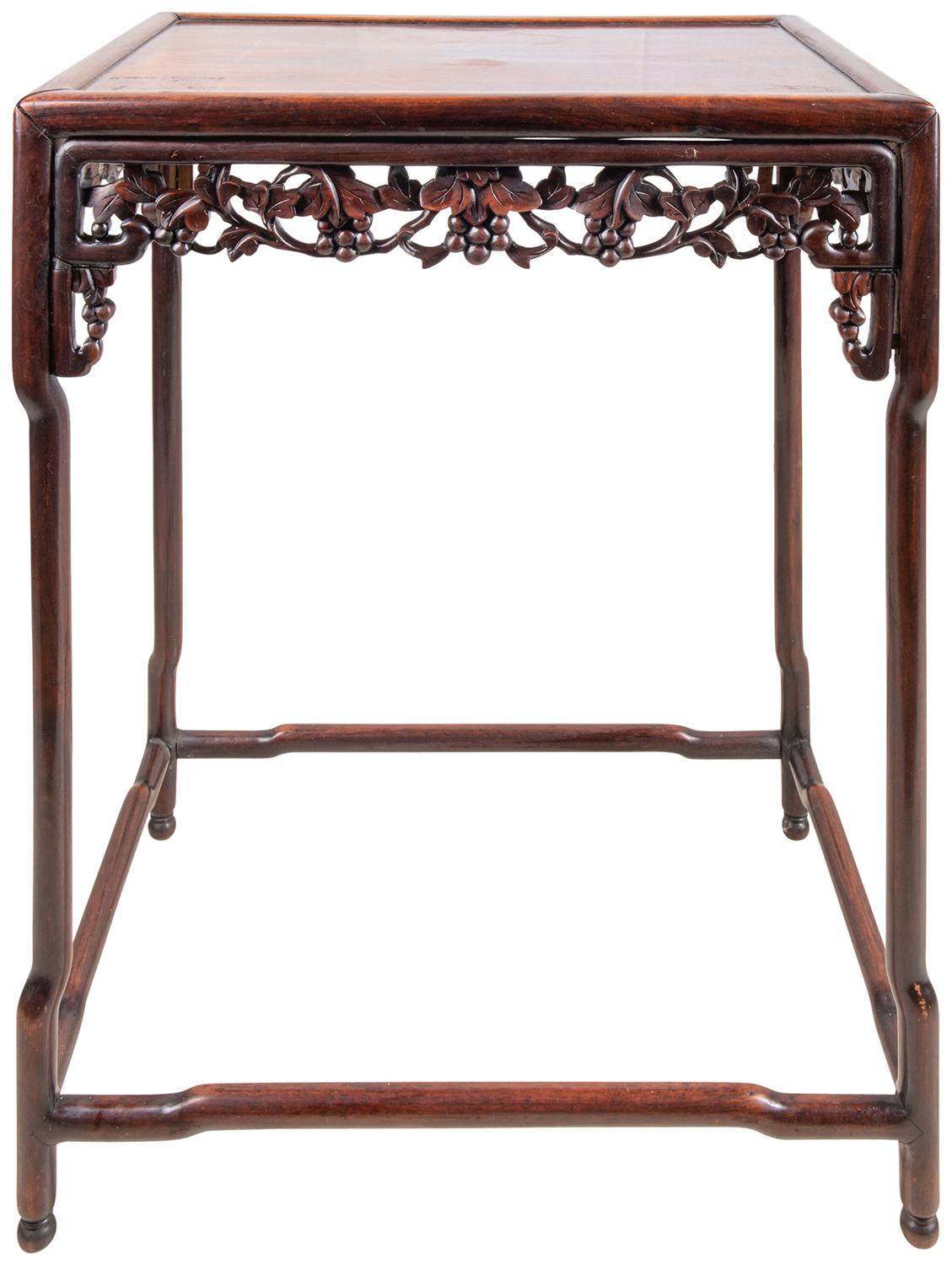 Exportation chinoise Nid de quatre tables chinoises en bois dur:: vers 1880 en vente