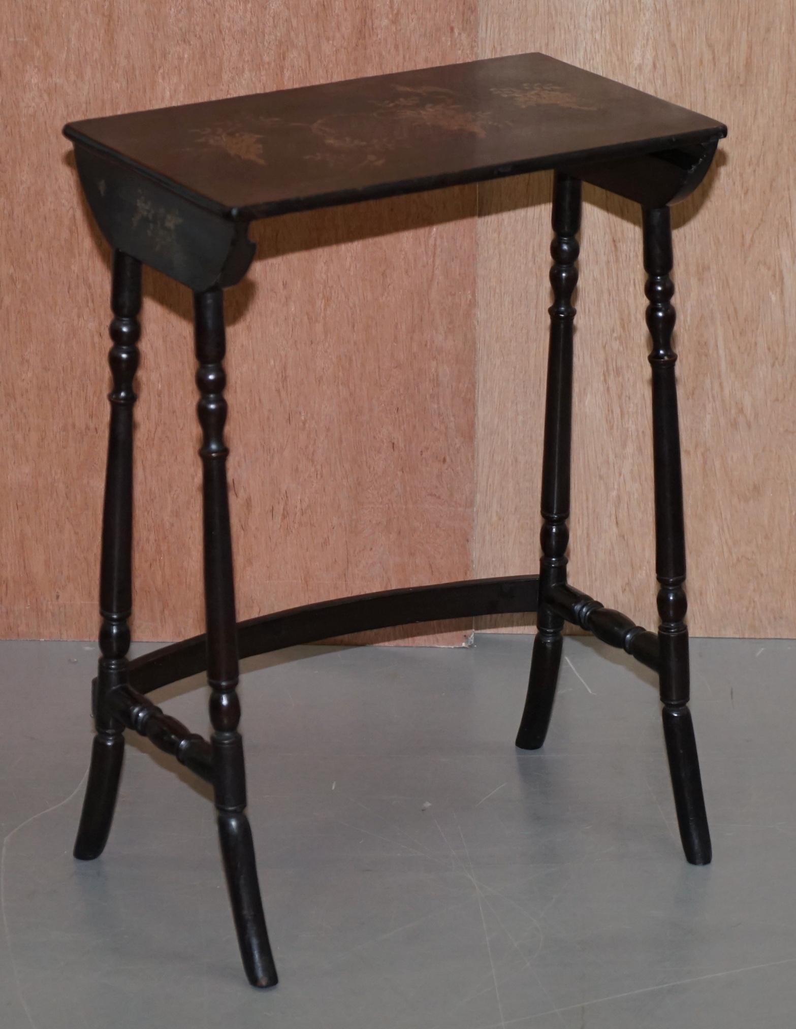 Nest of Four circa 1900 Chinese Chinoiserie Lacqurered Tables Hand Painted For Sale 4
