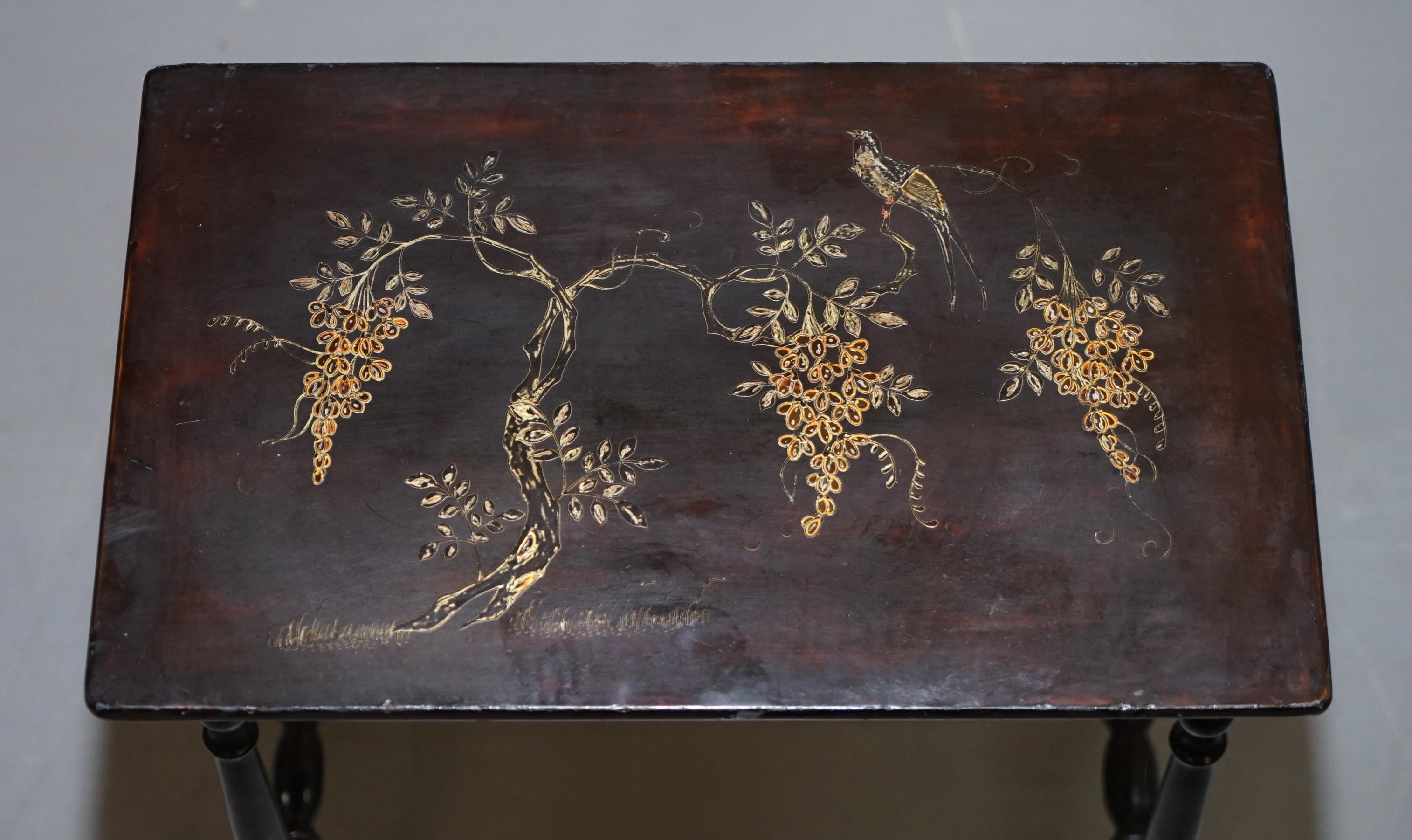 Nest of Four circa 1900 Chinese Chinoiserie Lacqurered Tables Hand Painted For Sale 6