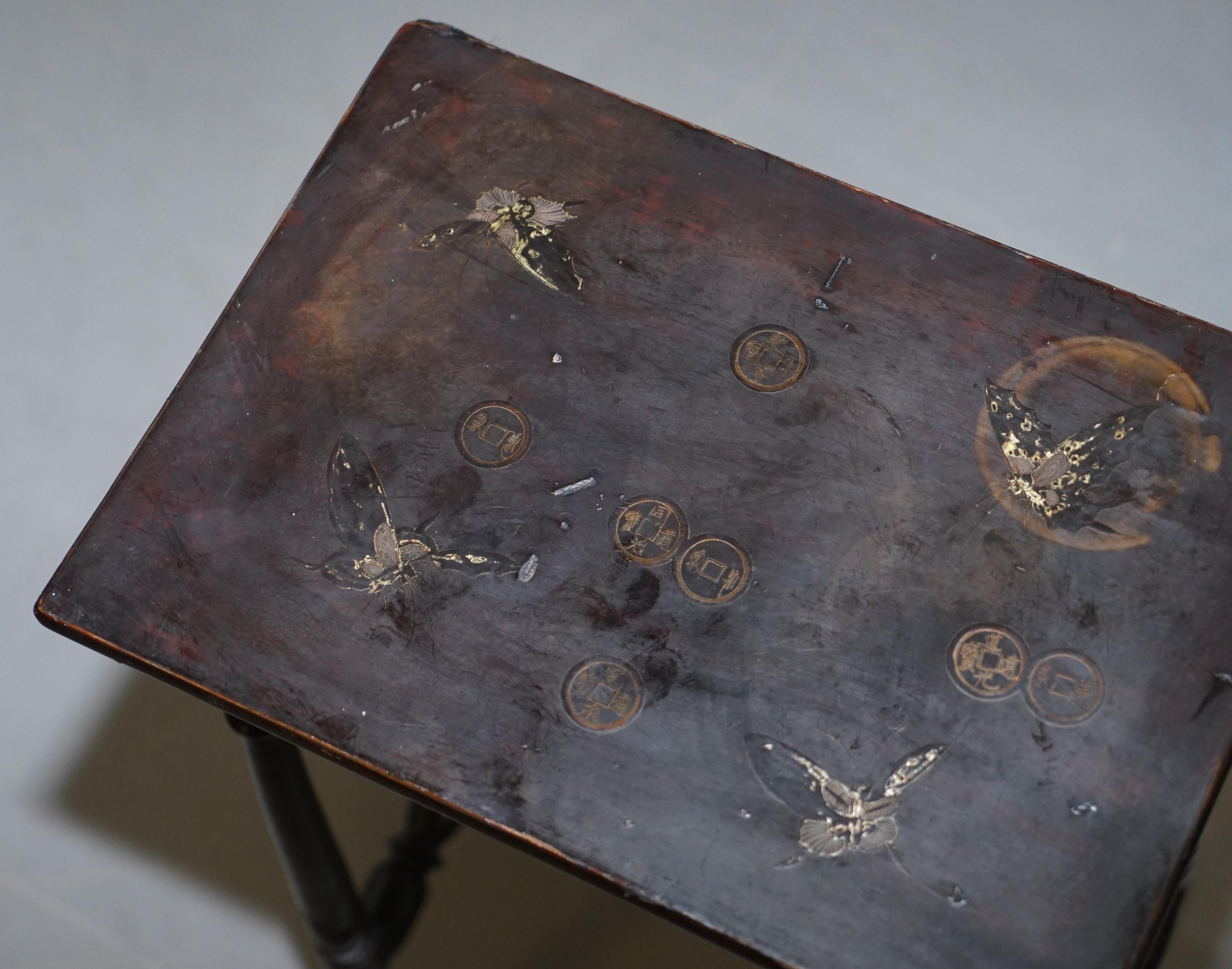 Nest of Four circa 1900 Chinese Chinoiserie Lacqurered Tables Hand Painted For Sale 14