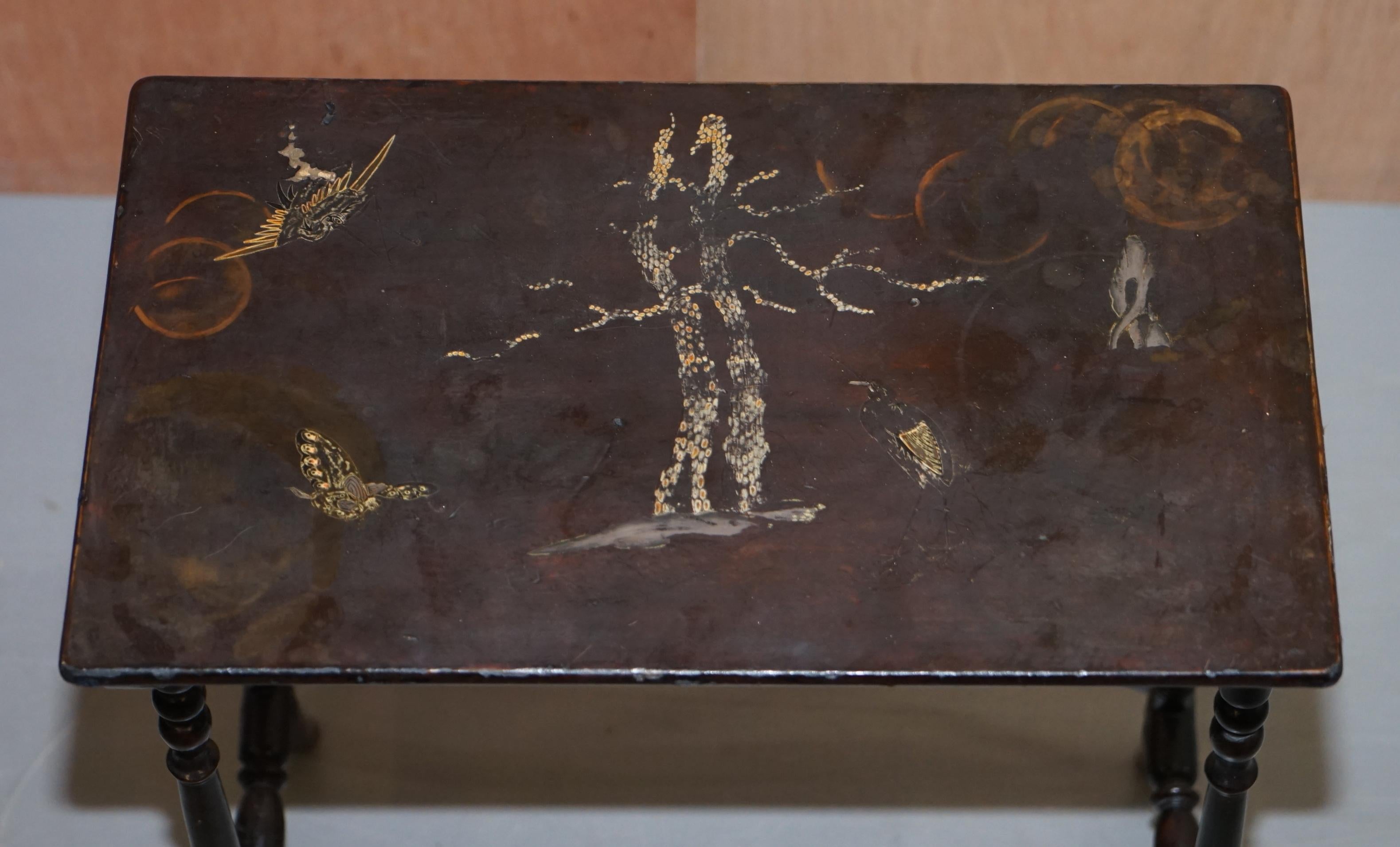 Early 20th Century Nest of Four circa 1900 Chinese Chinoiserie Lacqurered Tables Hand Painted For Sale