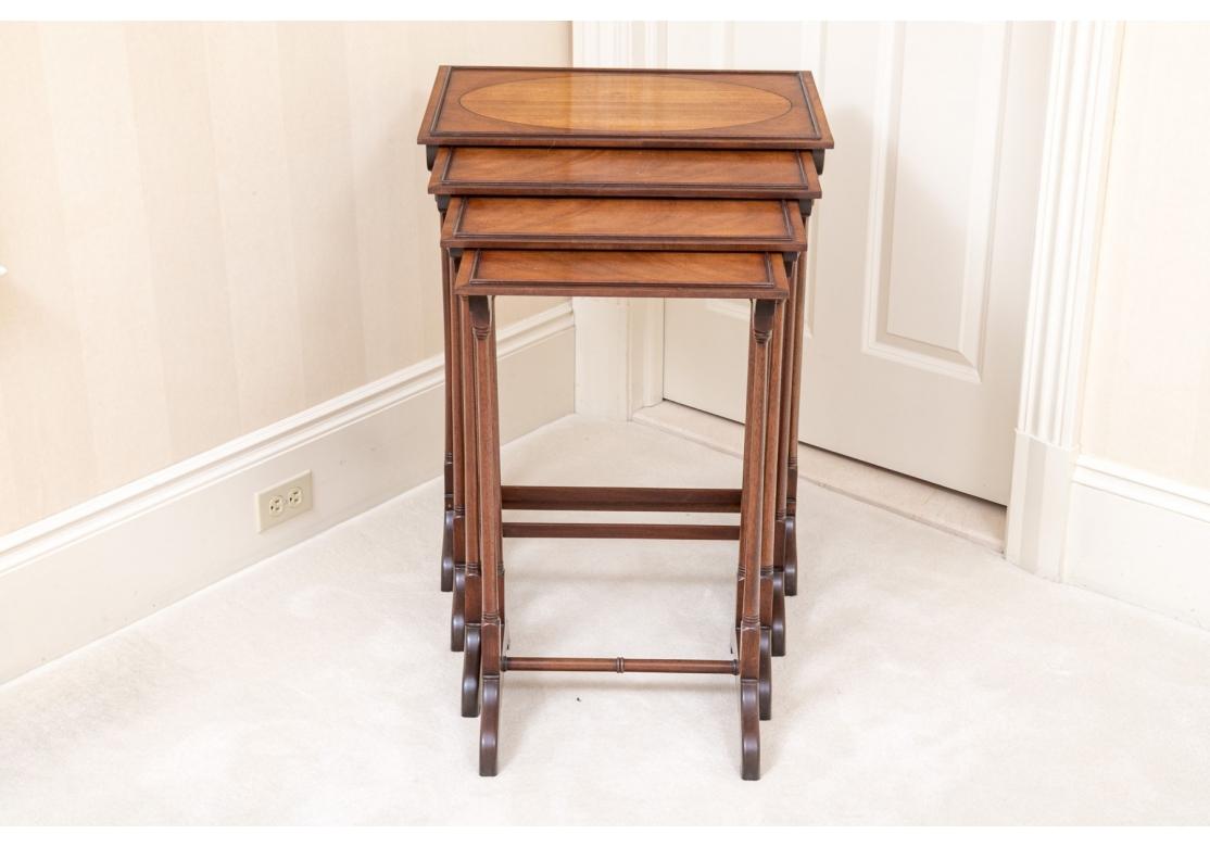 Nid de quatre tables gigognes en acajou de style Regency État moyen - En vente à Bridgeport, CT