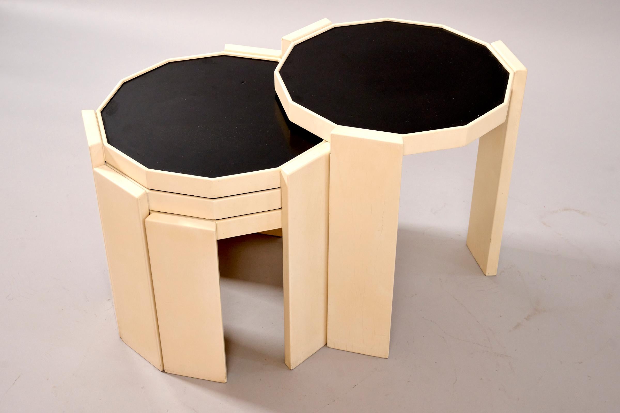 Nest of four tables  In Good Condition For Sale In London, GB