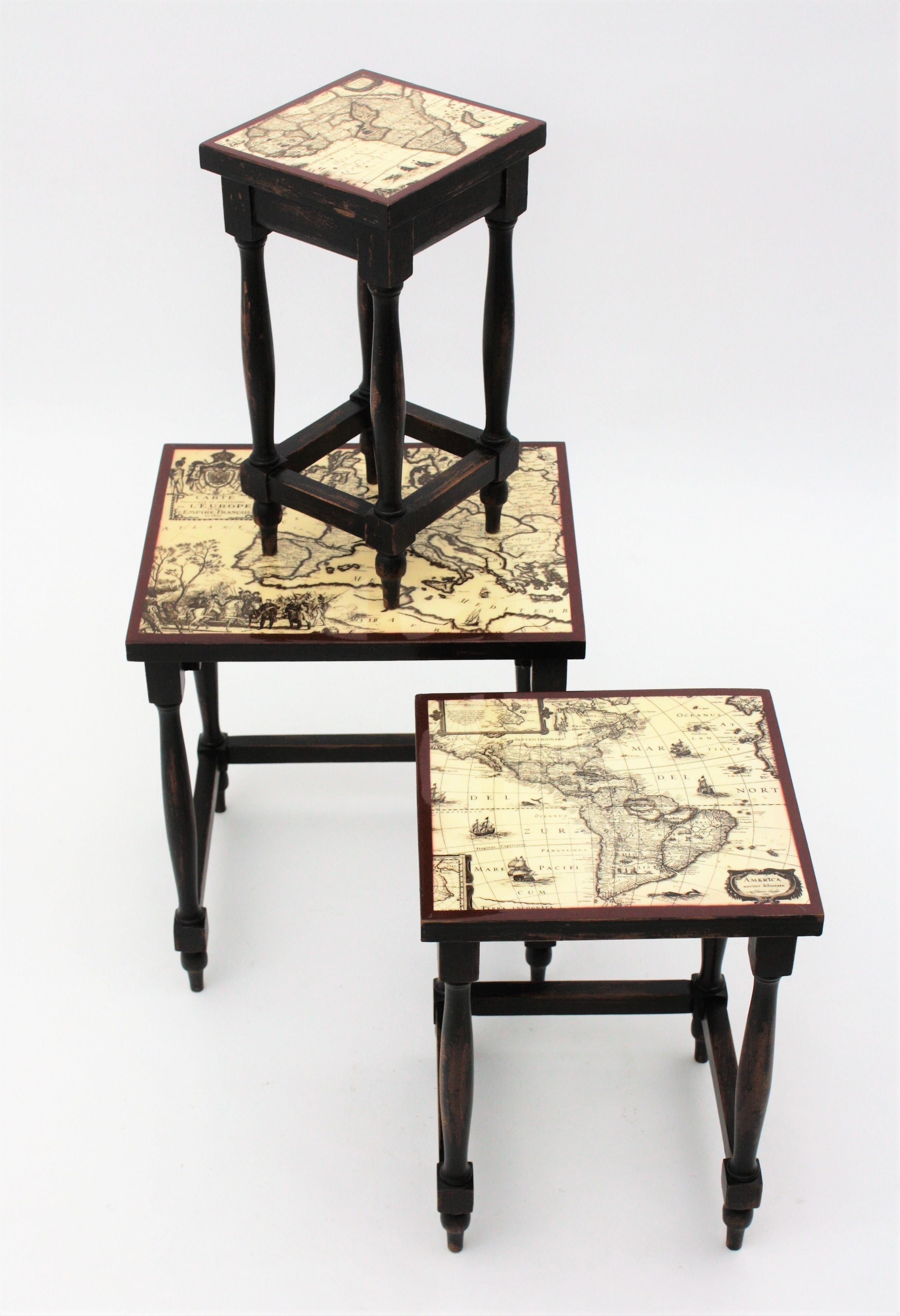 French Nesting Tables in Wood with Maps Tops, 1940s For Sale 1