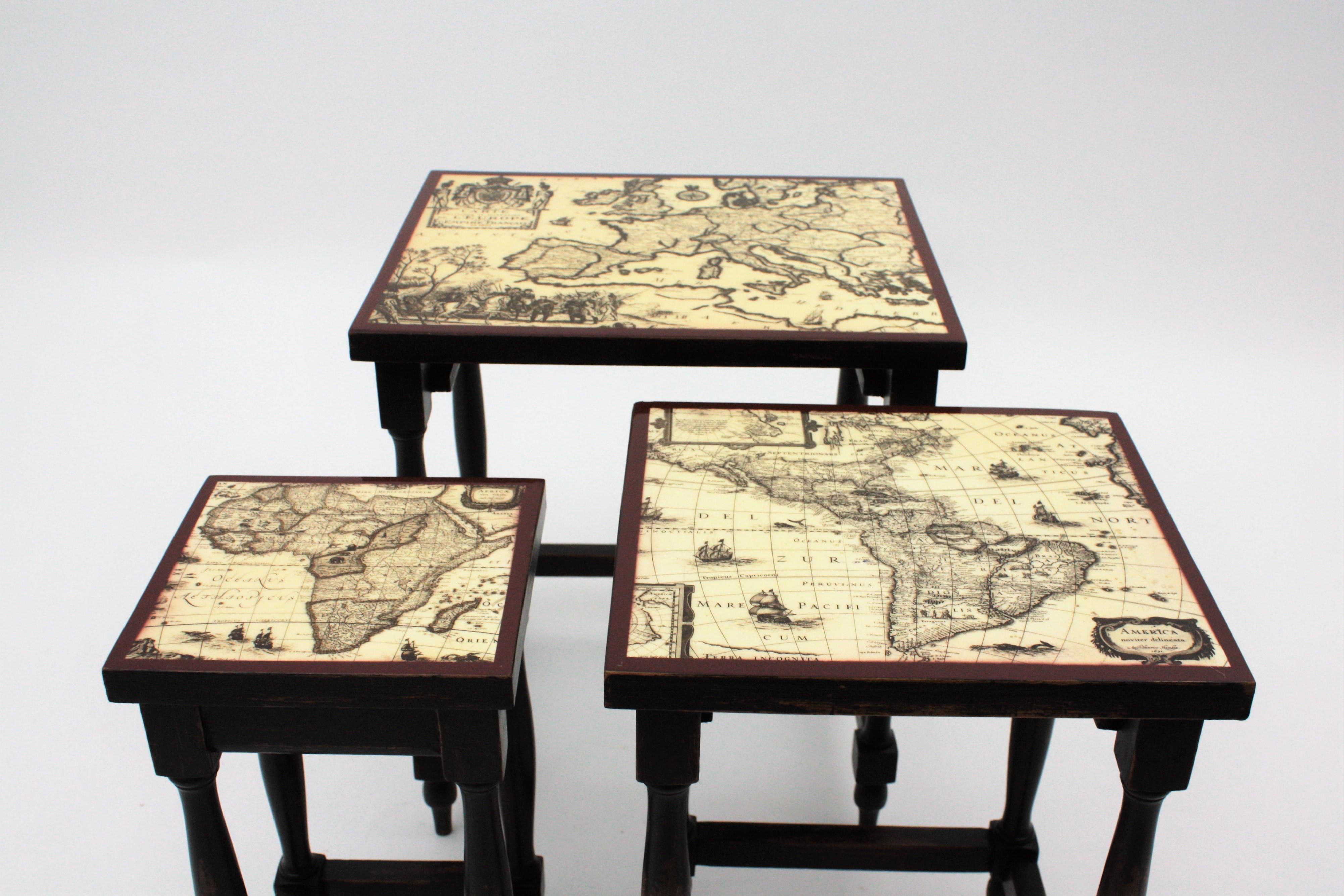 French Nesting Tables in Wood with Maps Tops, 1940s For Sale 2