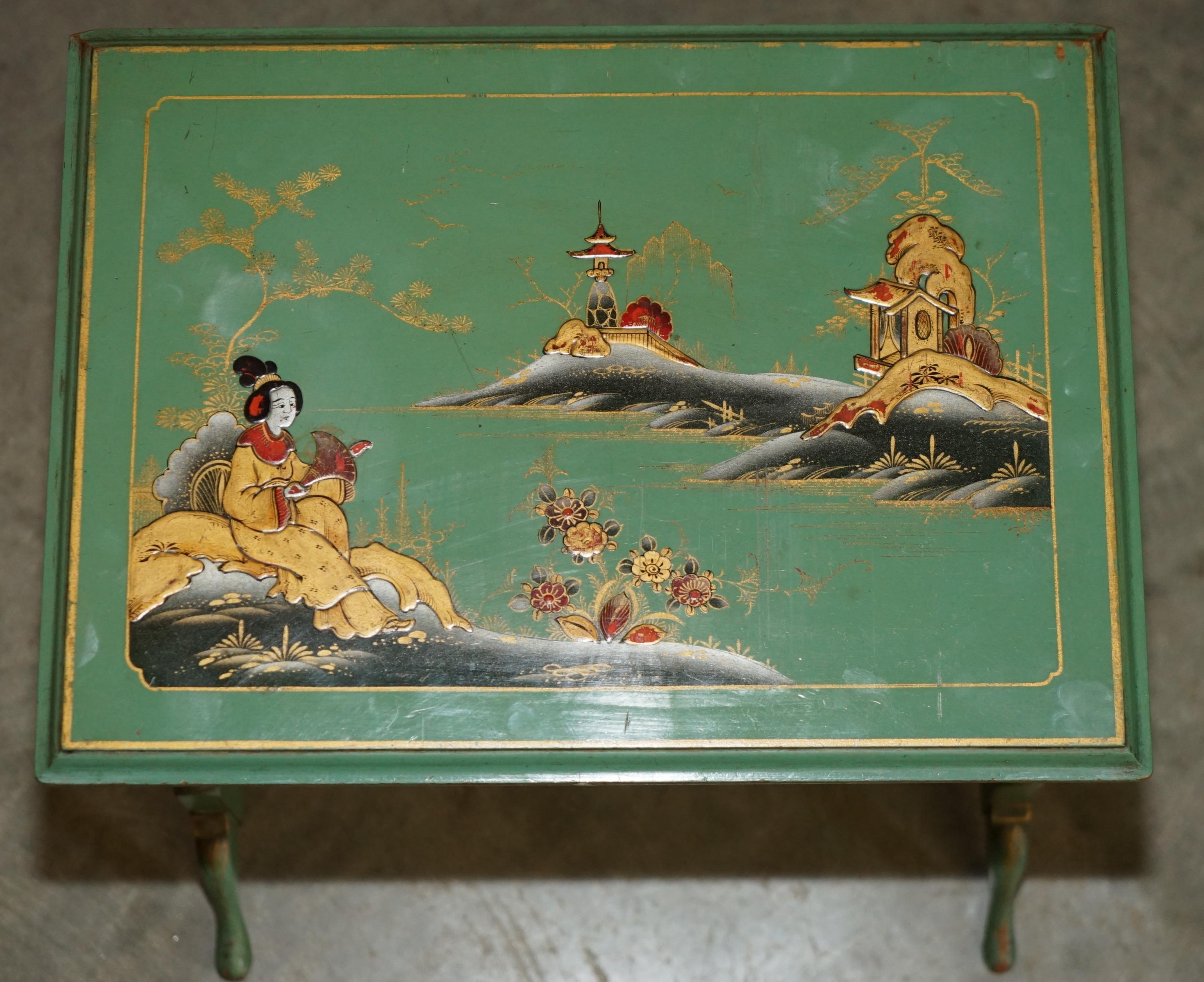 NEST OF THREE ANTIQUE CIRCA 1920 CHINESE CHINOISERIE SiDE TABLES HAND PAINTED For Sale 8