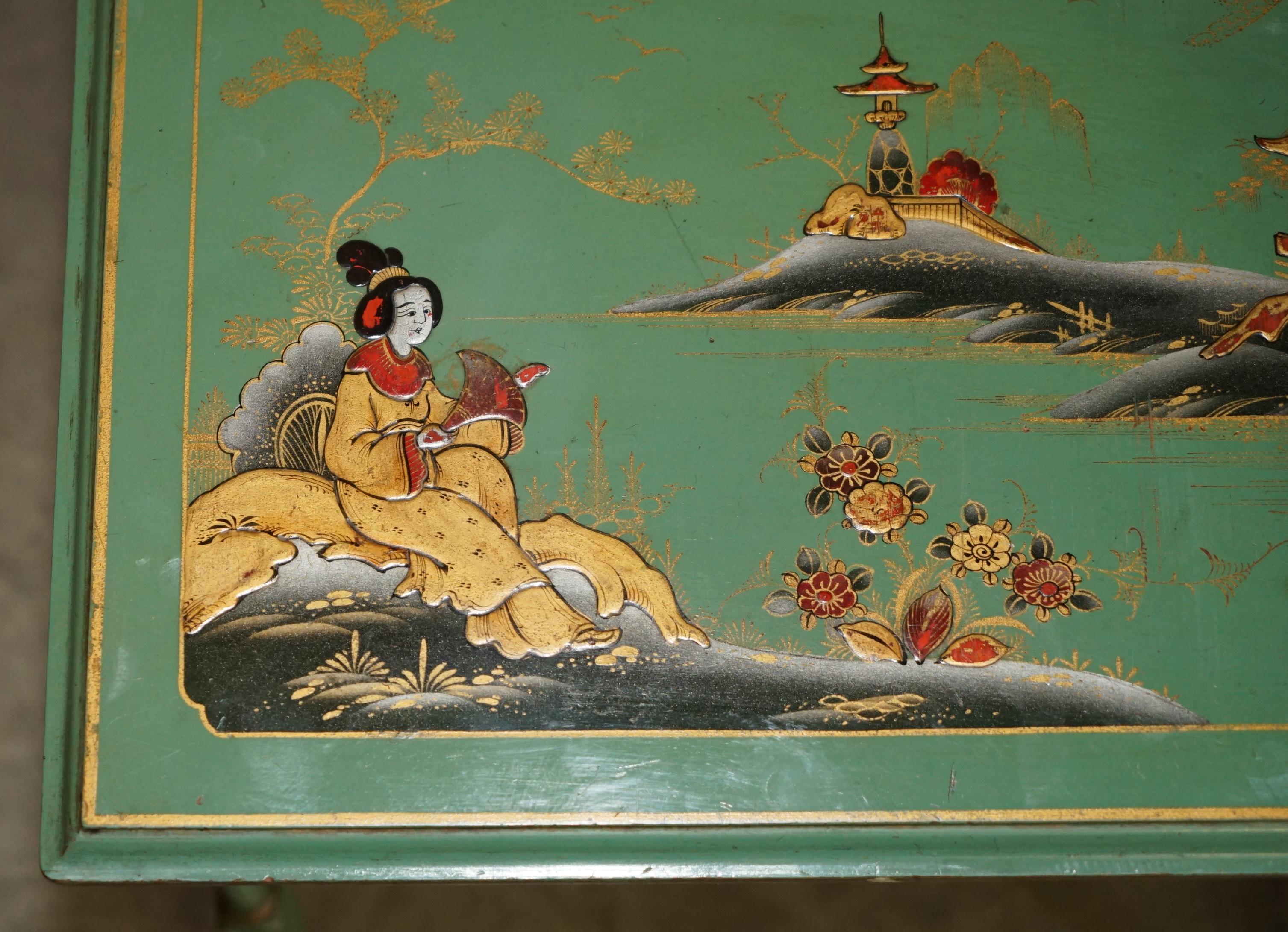 NEST OF THREE ANTIQUE CIRCA 1920 CHINESE CHINOISERIE SiDE TABLES HAND PAINTED For Sale 9