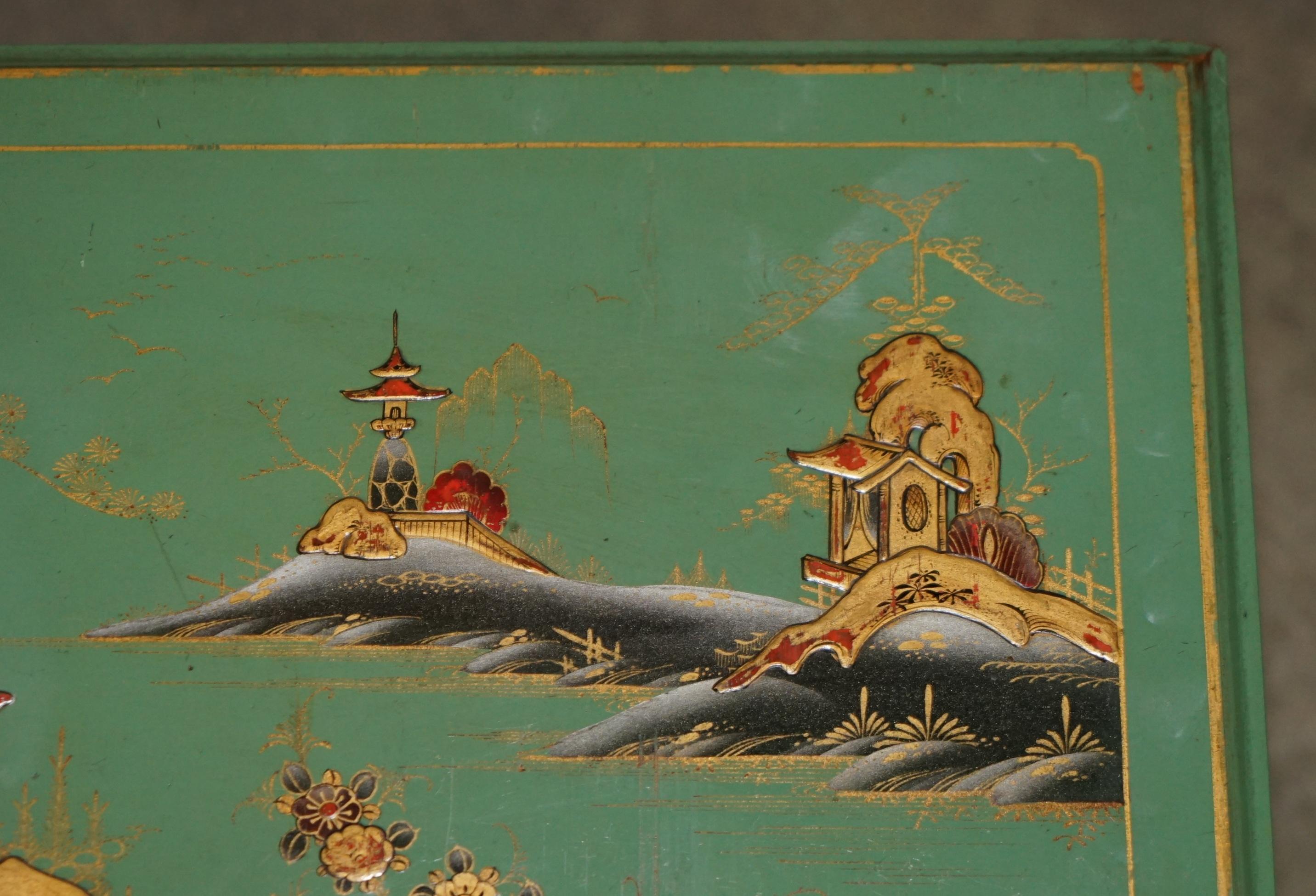 NEST OF THREE ANTIQUE CIRCA 1920 CHINESE CHINOISERIE SiDE TABLES HAND PAINTED For Sale 9