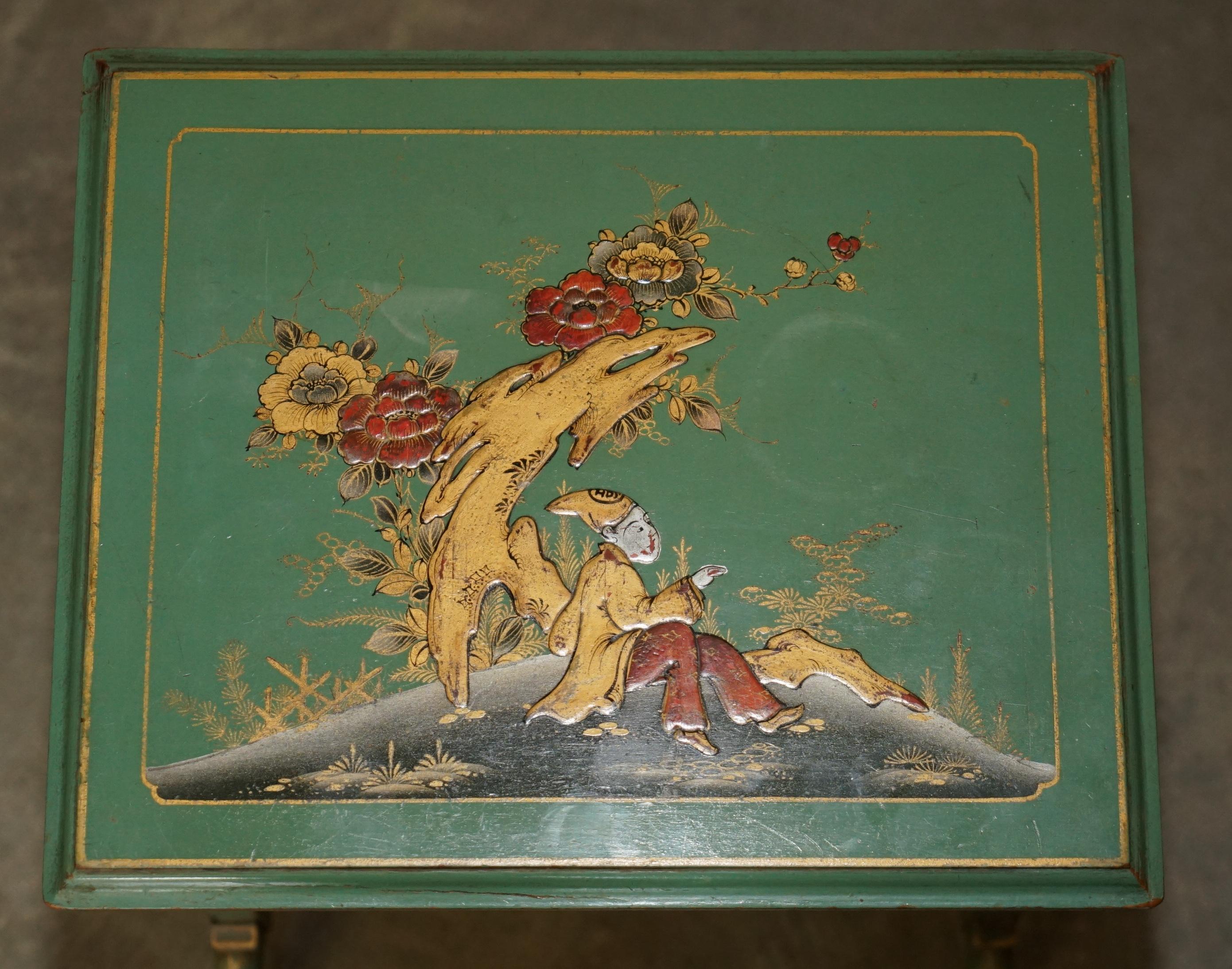 NEST OF THREE ANTIQUE CIRCA 1920 CHINESE CHINOISERIE SiDE TABLES HAND PAINTED For Sale 12