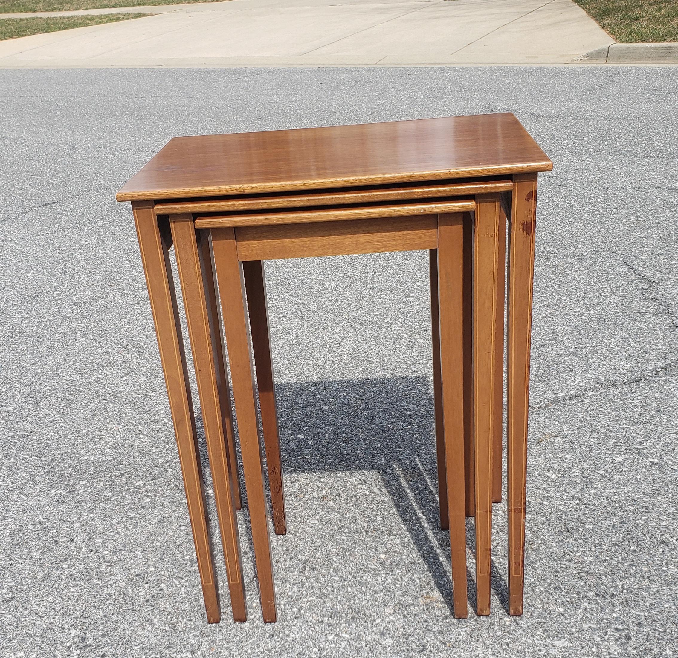 Nest of Three Biggs Virginia Federal Style Mahogany and Satinwood Inlaid For Sale 1