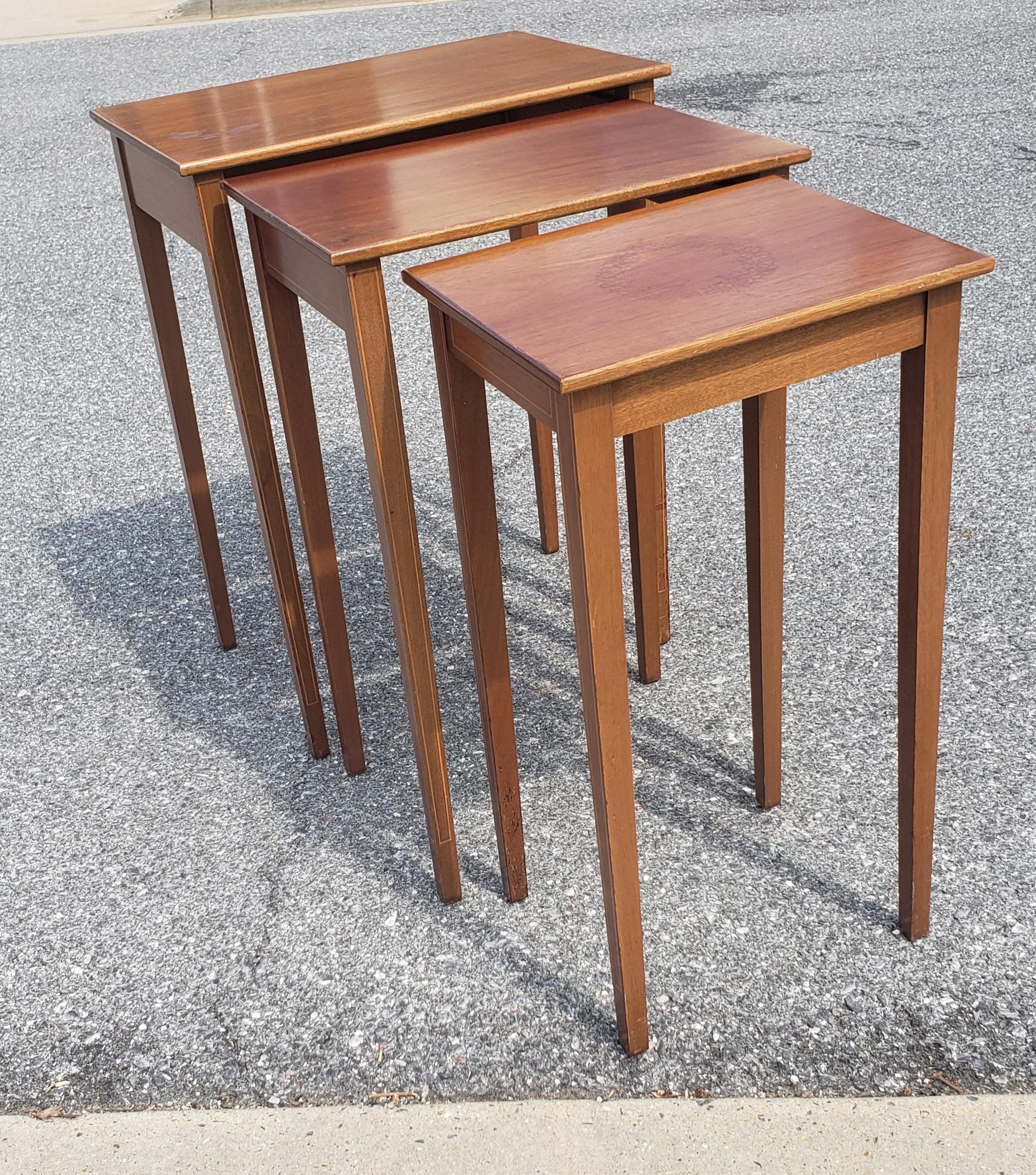 Drei Biggs-Sessel aus Mahagoni und Seidenholz mit Intarsien im Virginia Federal Style im Angebot 3