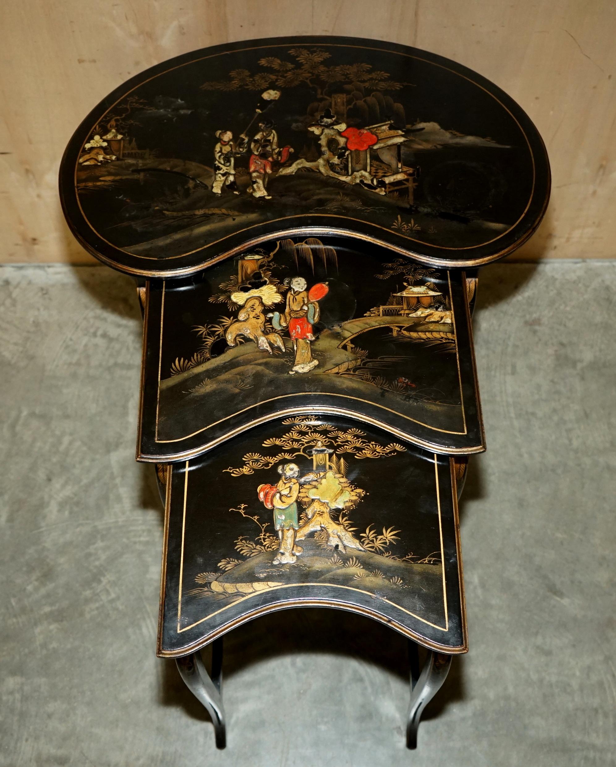 Early 20th Century Nest of Three circa 1900 Chinese Chinoiserie Lacqurered Side Kidney Tables For Sale
