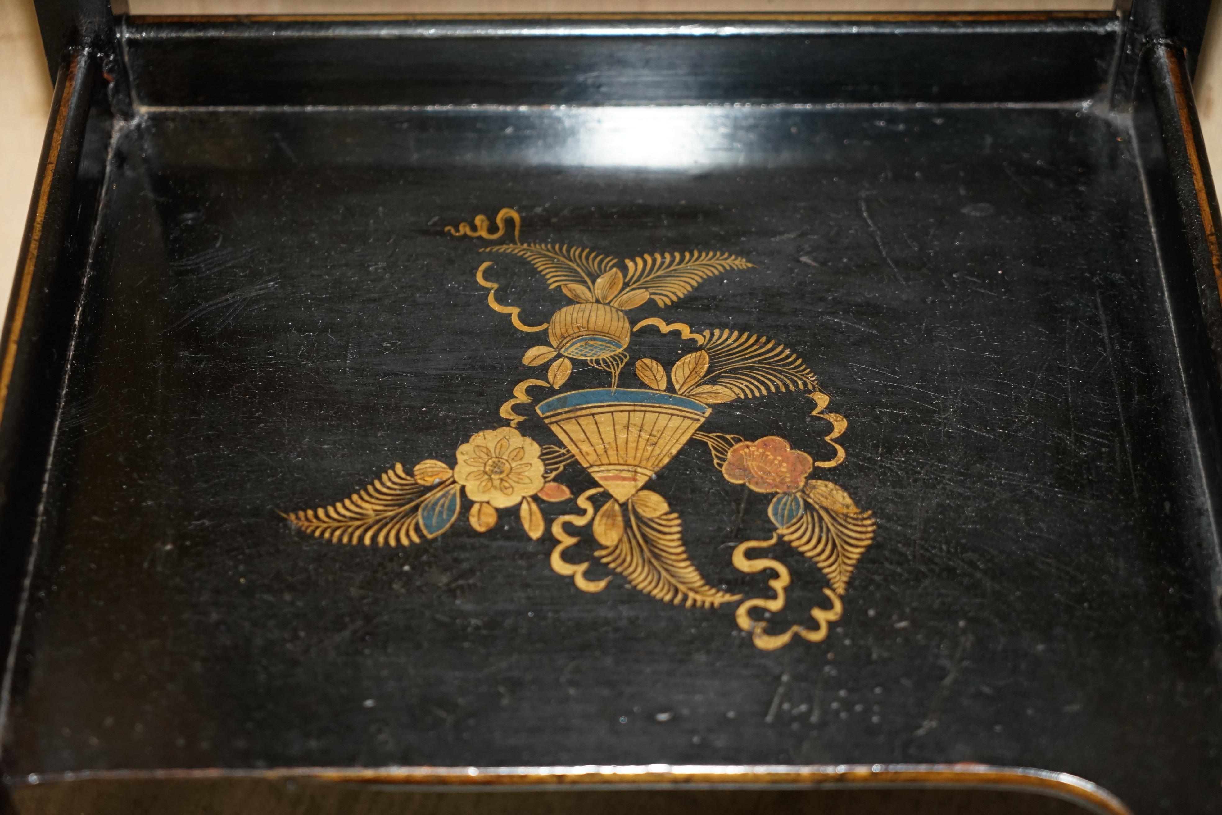 Nest of Three circa 1900 Chinese Chinoiserie Lacqurered Side Tables Hand Painted For Sale 15
