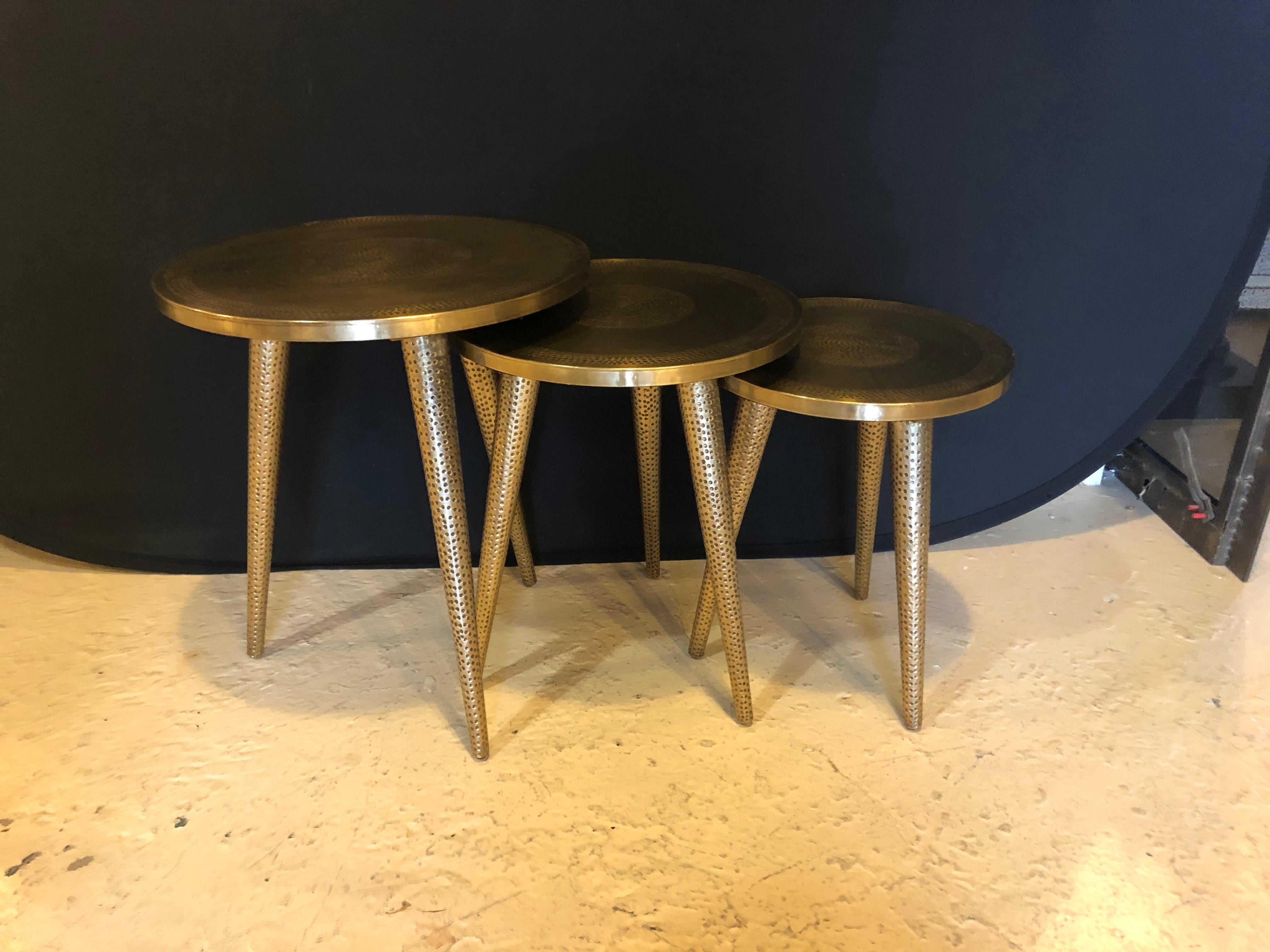 Nest of Three Mid-Century Modern Style Brass Decorative End or Nest of Tables (Ende des 20. Jahrhunderts)