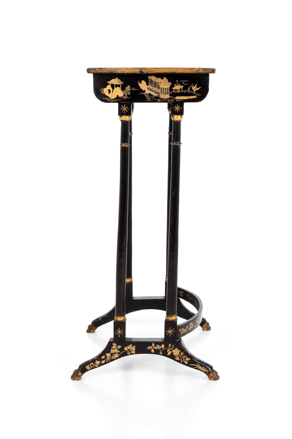 Nest of Three Regency Chinoiserie Gilt And Black Lacquer Tables, circa 1815 For Sale 1