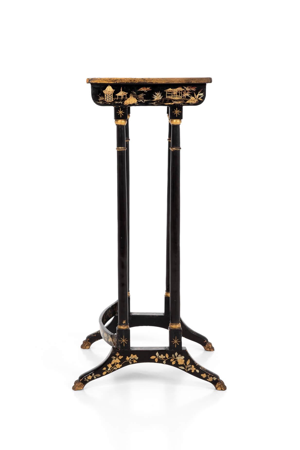 Nest of Three Regency Chinoiserie Gilt And Black Lacquer Tables, circa 1815 For Sale 2