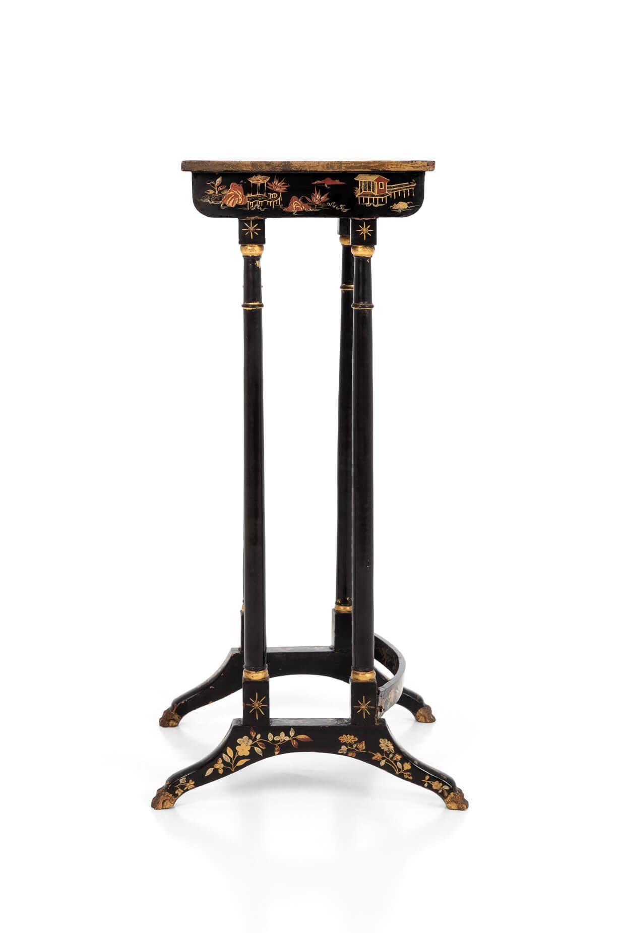 Nest of Three Regency Chinoiserie Gilt And Black Lacquer Tables, circa 1815 For Sale 3