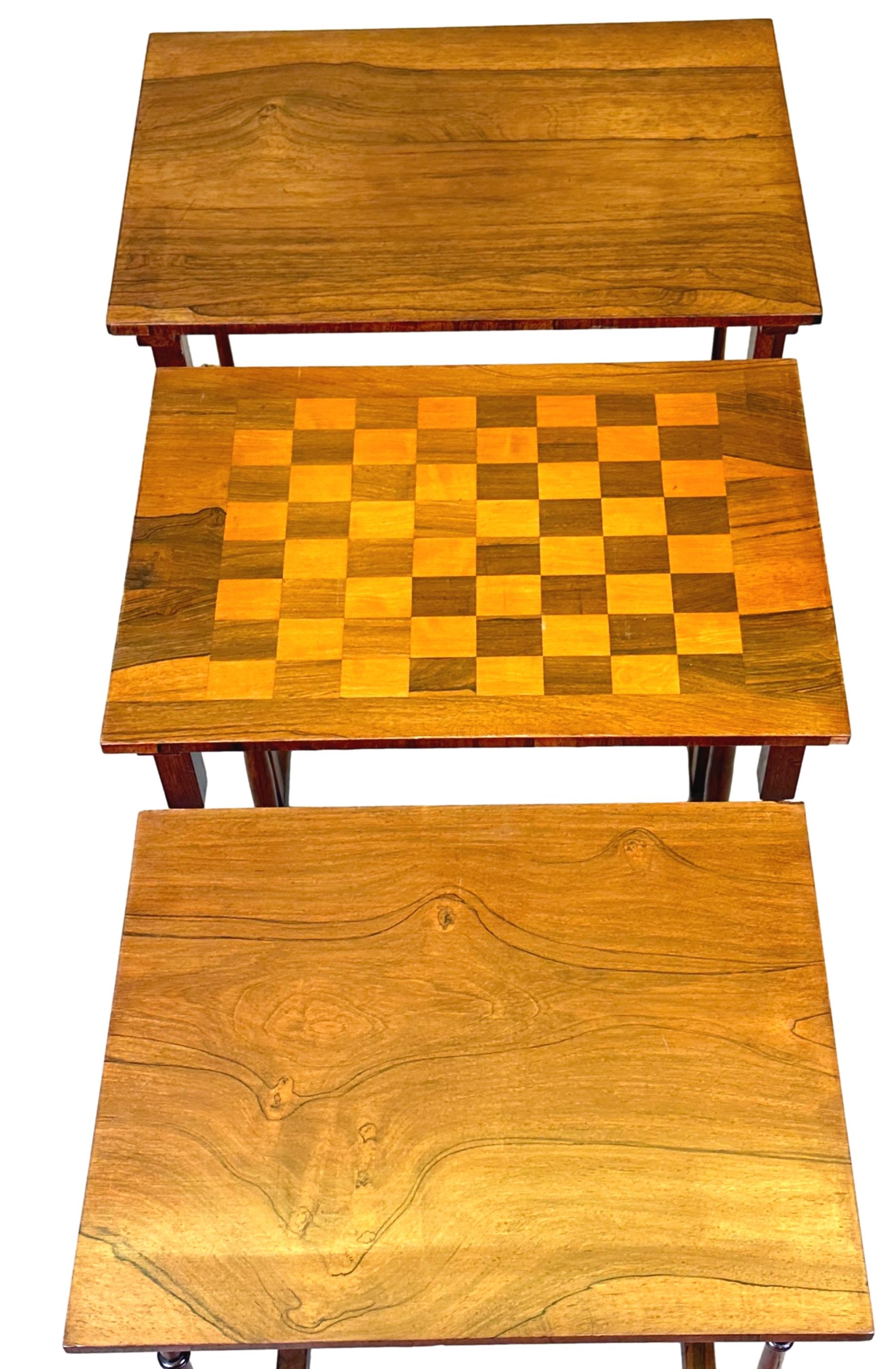 A very attractive & extremely good quality, 19th century regency period nest of three rosewood coffee tables having extremely well figured tops, the centre table with inlaid chess board, raised on elegant baluster turned upright supports and sabre