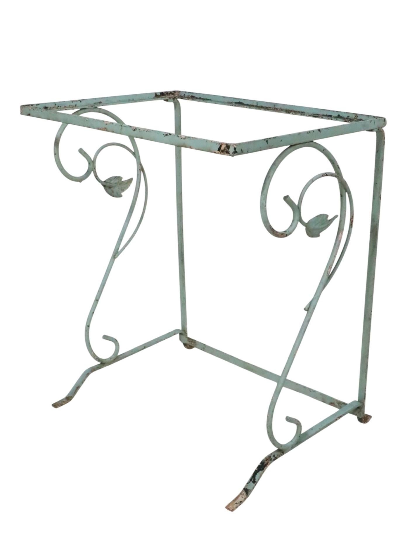 Nido di tre pezzi in ferro battuto  Tavoli Nesting Garden Patio att .to Salterini in vendita 3