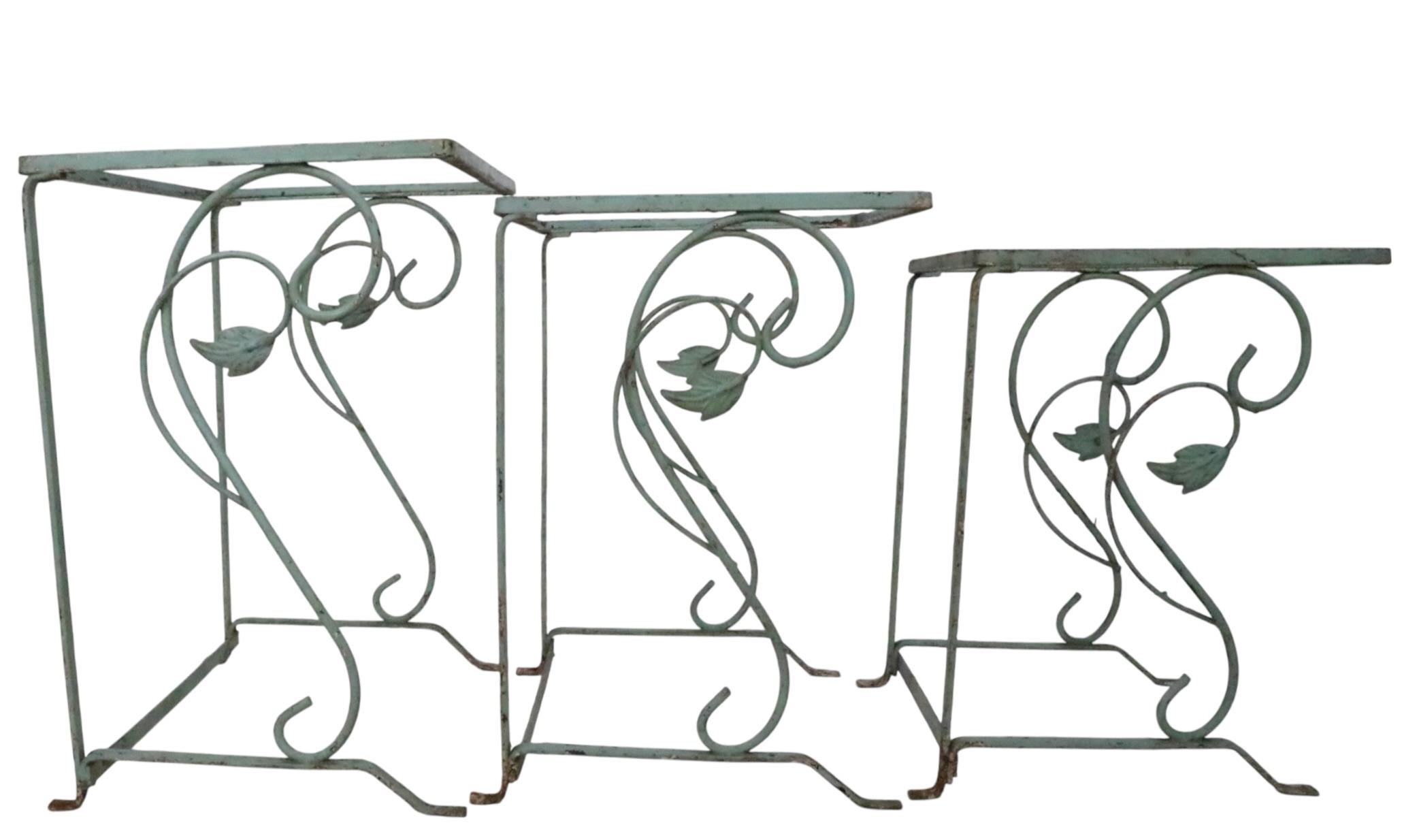 Nido di tre pezzi in ferro battuto  Tavoli Nesting Garden Patio att .to Salterini in vendita 8
