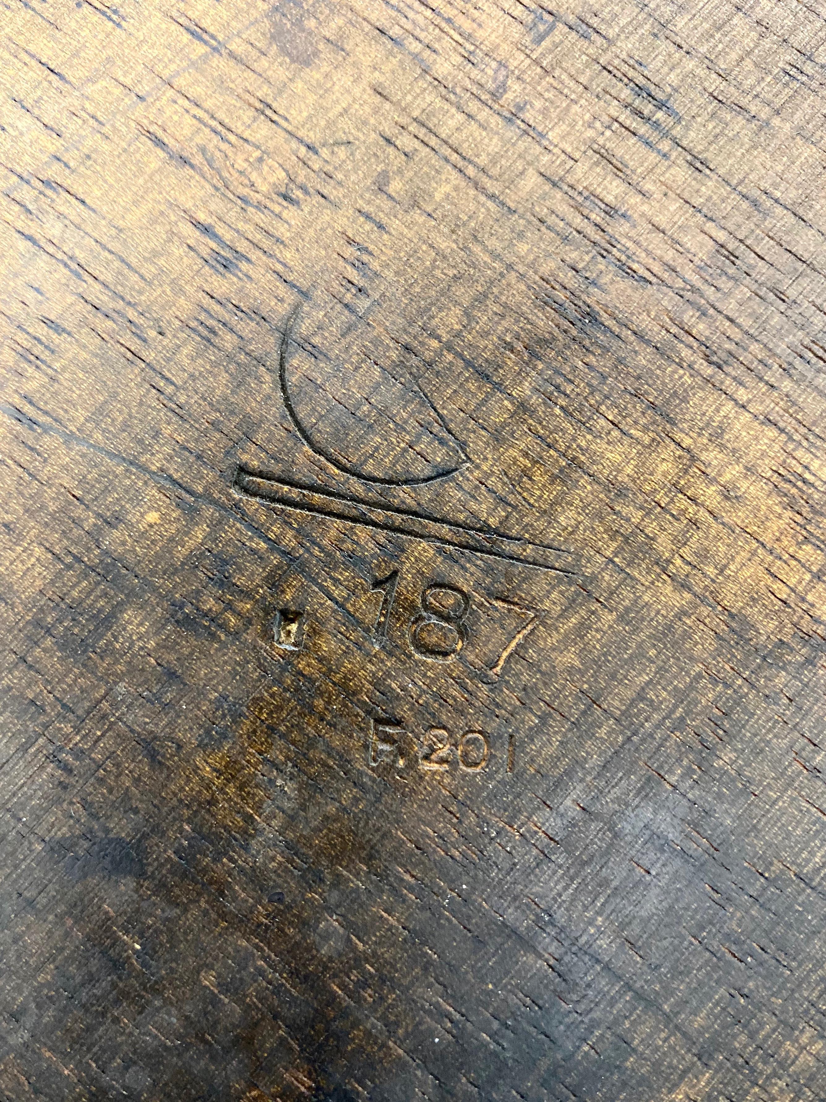 Fünf runde Tische aus Holz, signiert, Italien, 1970er Jahre, Beistelltisch im Angebot 4