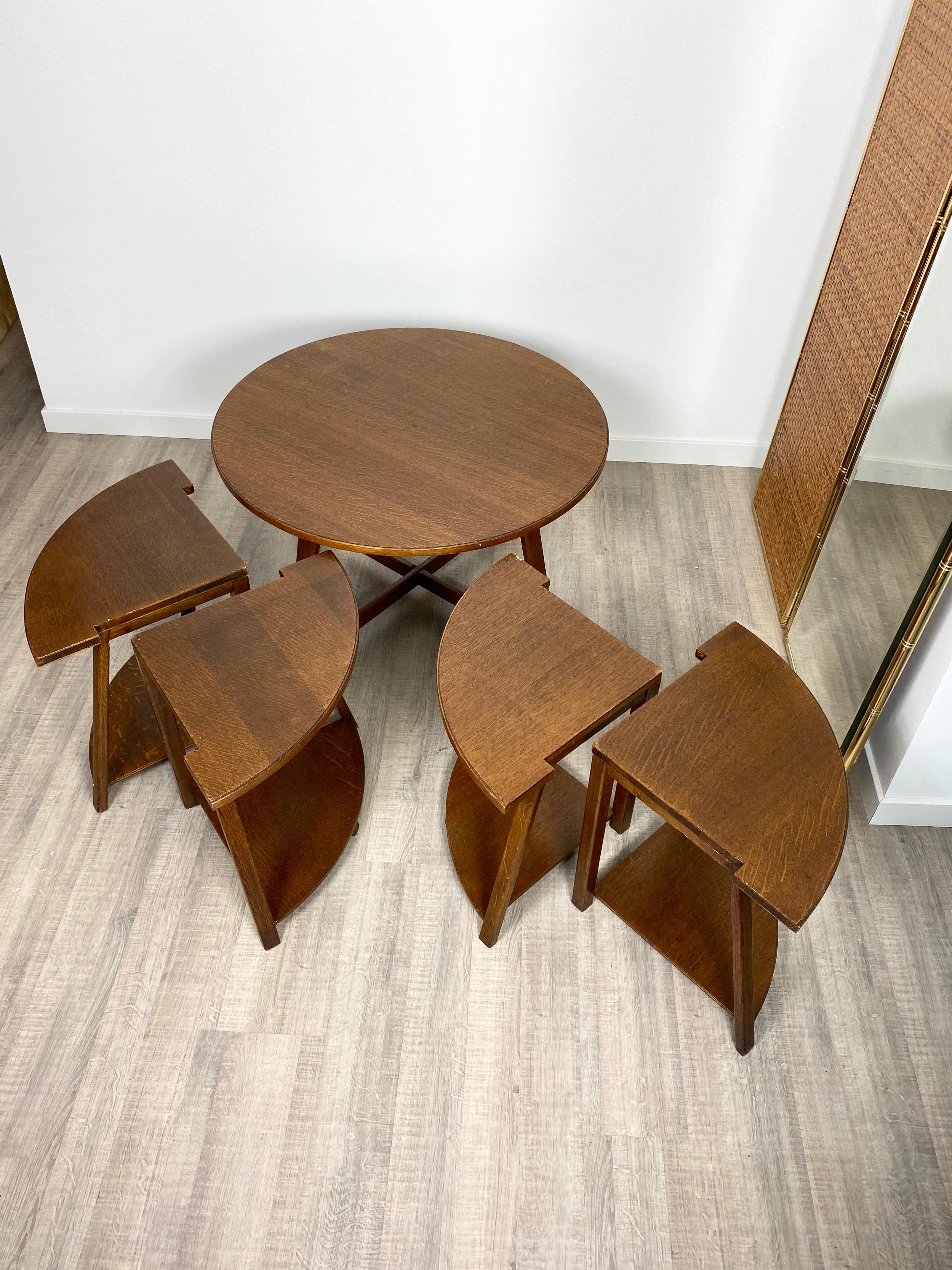 Fünf runde Tische aus Holz, signiert, Italien, 1970er Jahre, Beistelltisch im Angebot 5