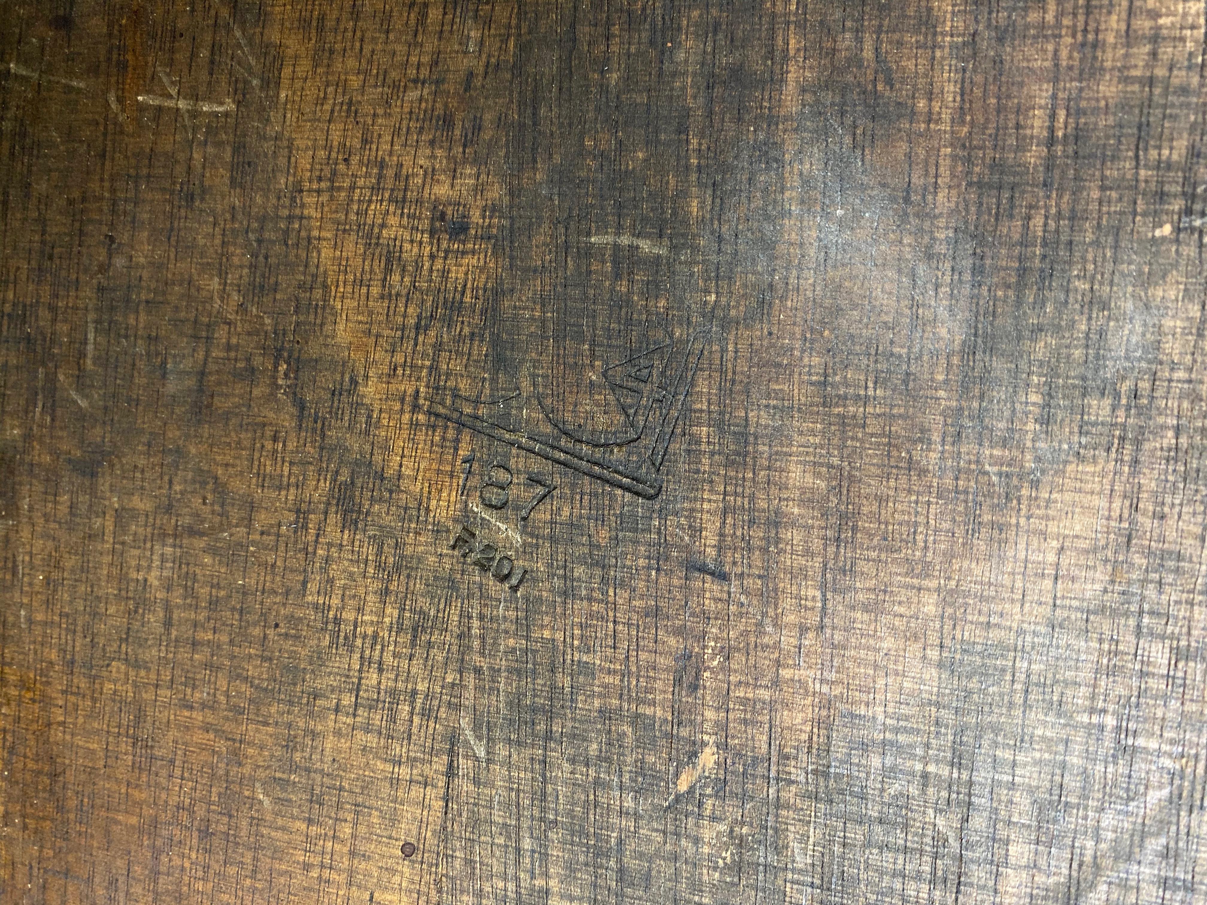 Fünf runde Tische aus Holz, signiert, Italien, 1970er Jahre, Beistelltisch im Angebot 3