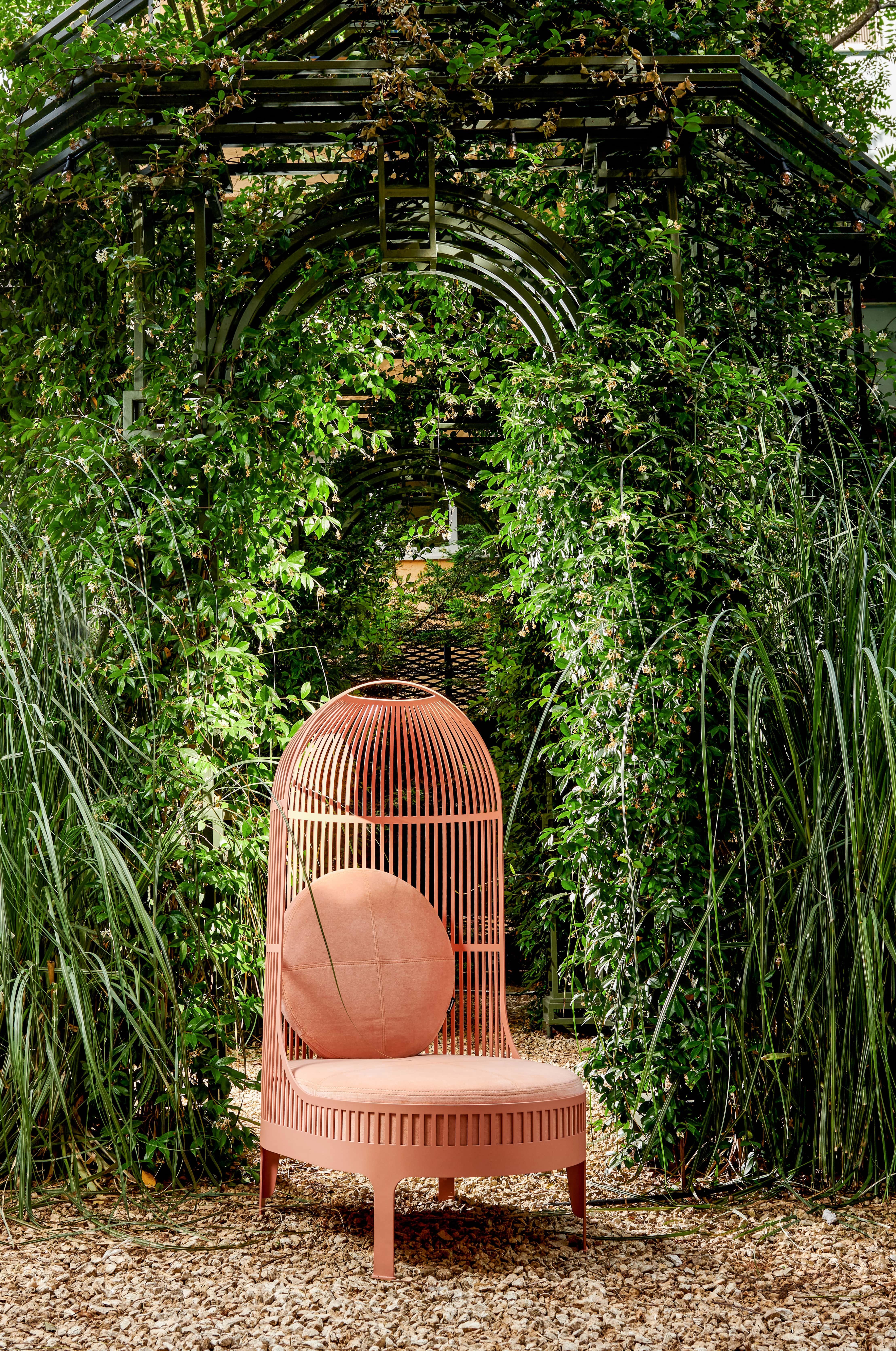 Nest Outdoor-Stuhl (Gemalt) im Angebot