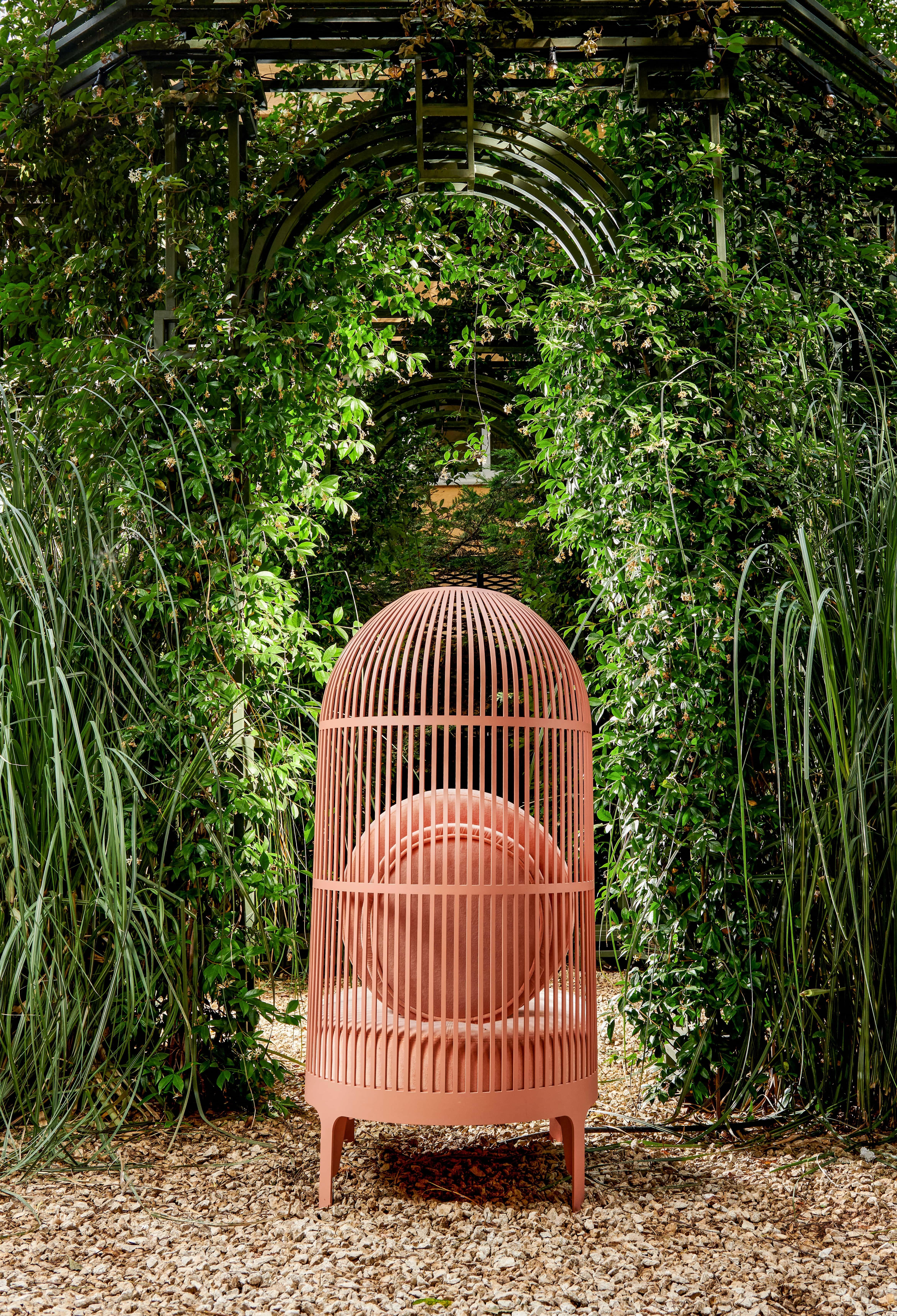 Nest Outdoor-Stuhl (21. Jahrhundert und zeitgenössisch) im Angebot