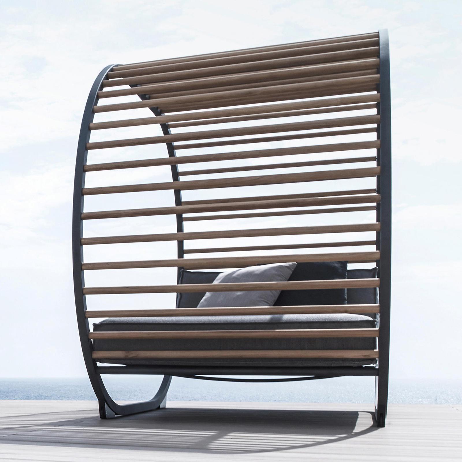 Hand-Crafted Nest Lounge Outdoor Daybed