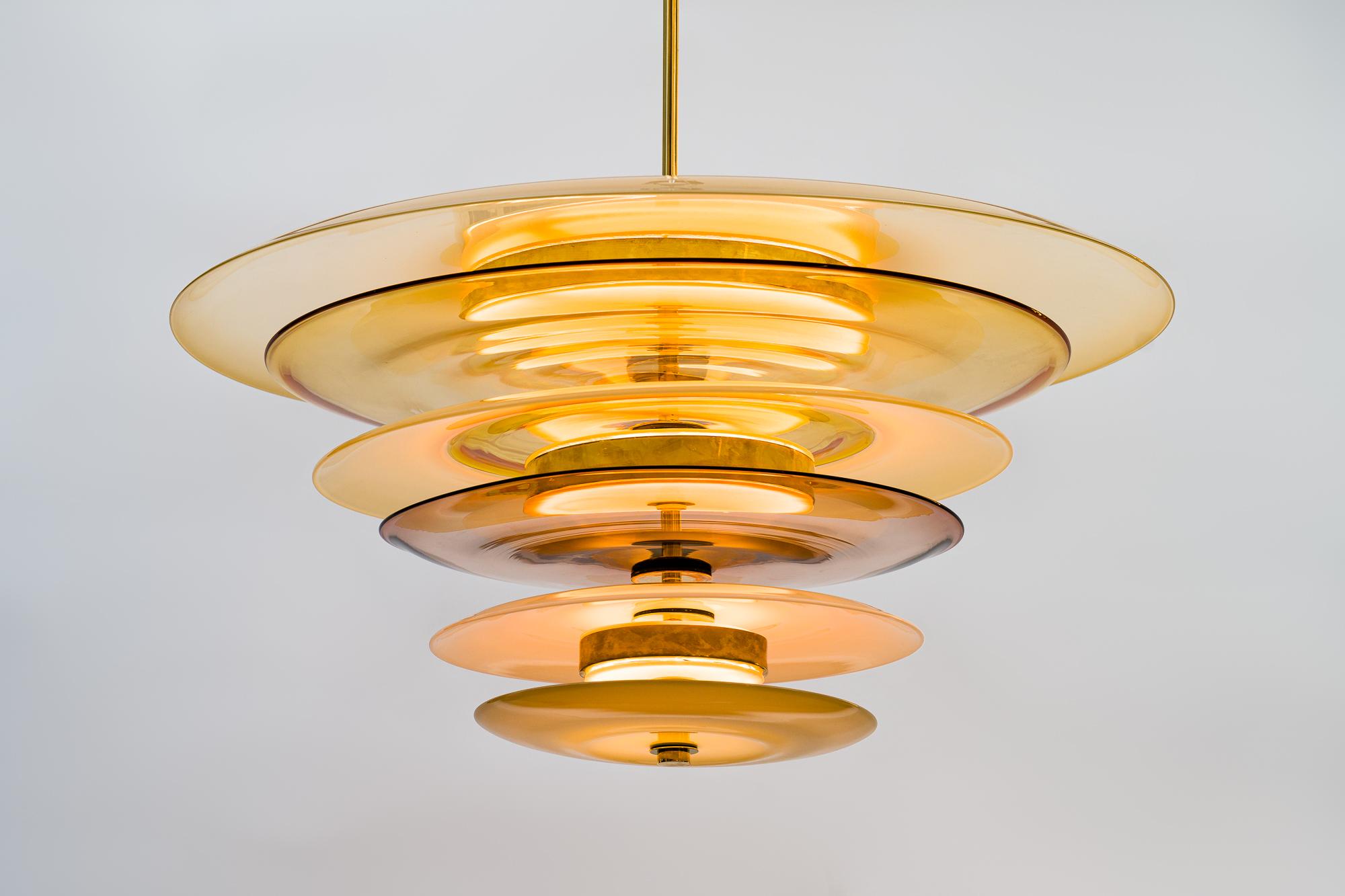 Today in addition to his fine art glass sculptures, Jamie Harris is creating unique, hand-made sculptural lighting. His Nested Disc series plays on layered geometries to create sophisticated lighting structures built from tiered levels of blown