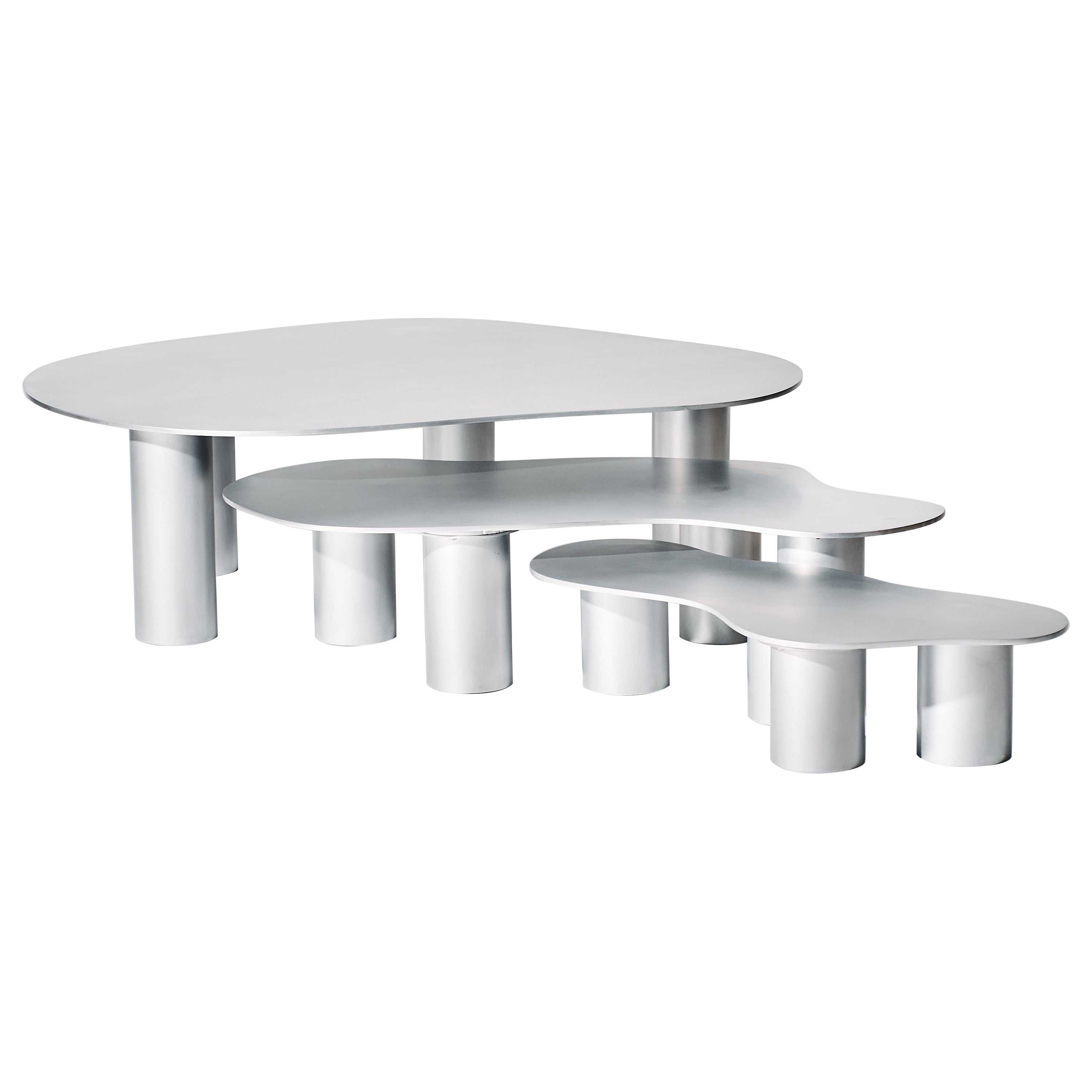 Mesas nido Puddle - Tres mesas bajas de aluminio apiladas con patas cilíndricas en venta
