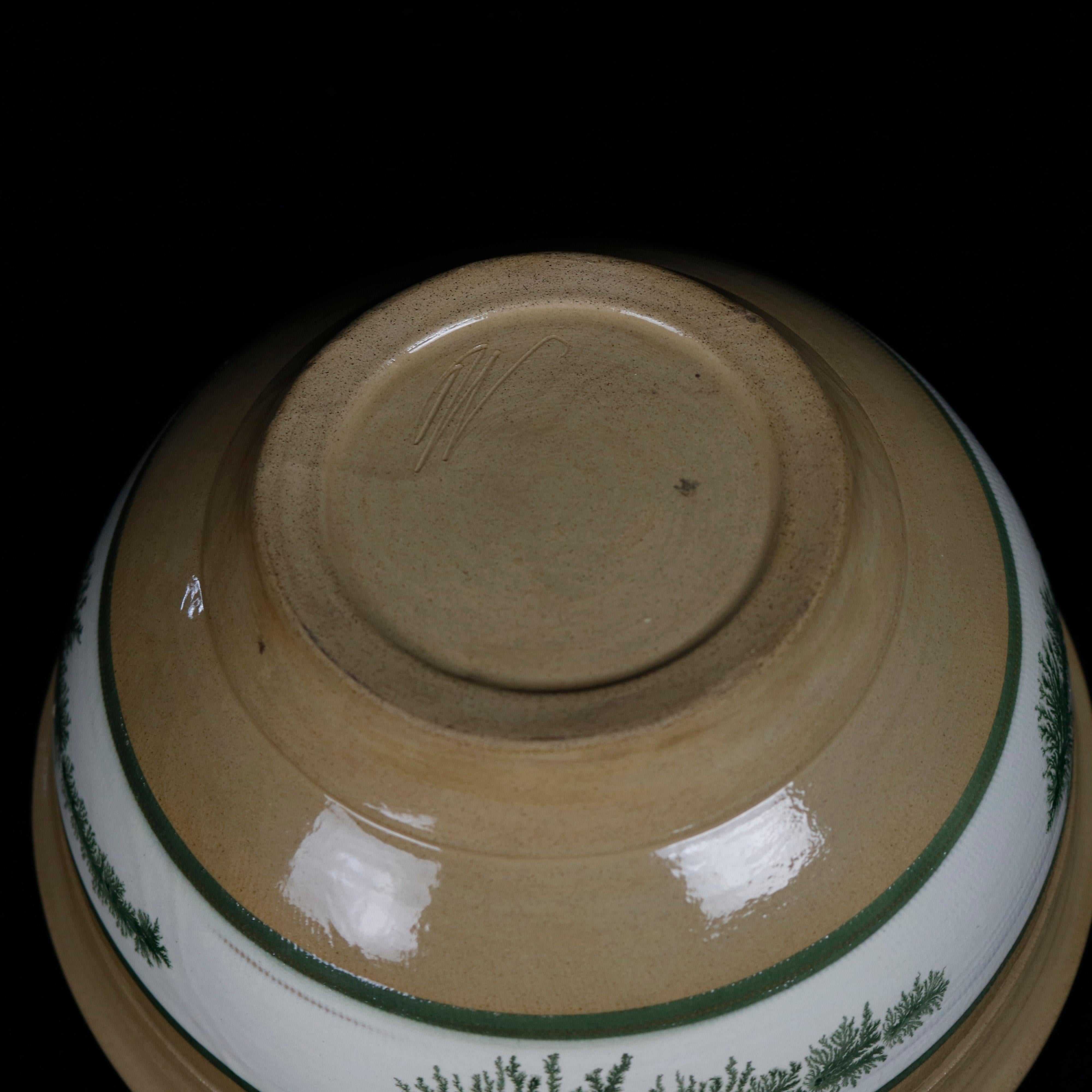 Nested Set of 3 Seaweed Mocha Decorated Pottery Mixing Bowls, 20th Century (20. Jahrhundert)