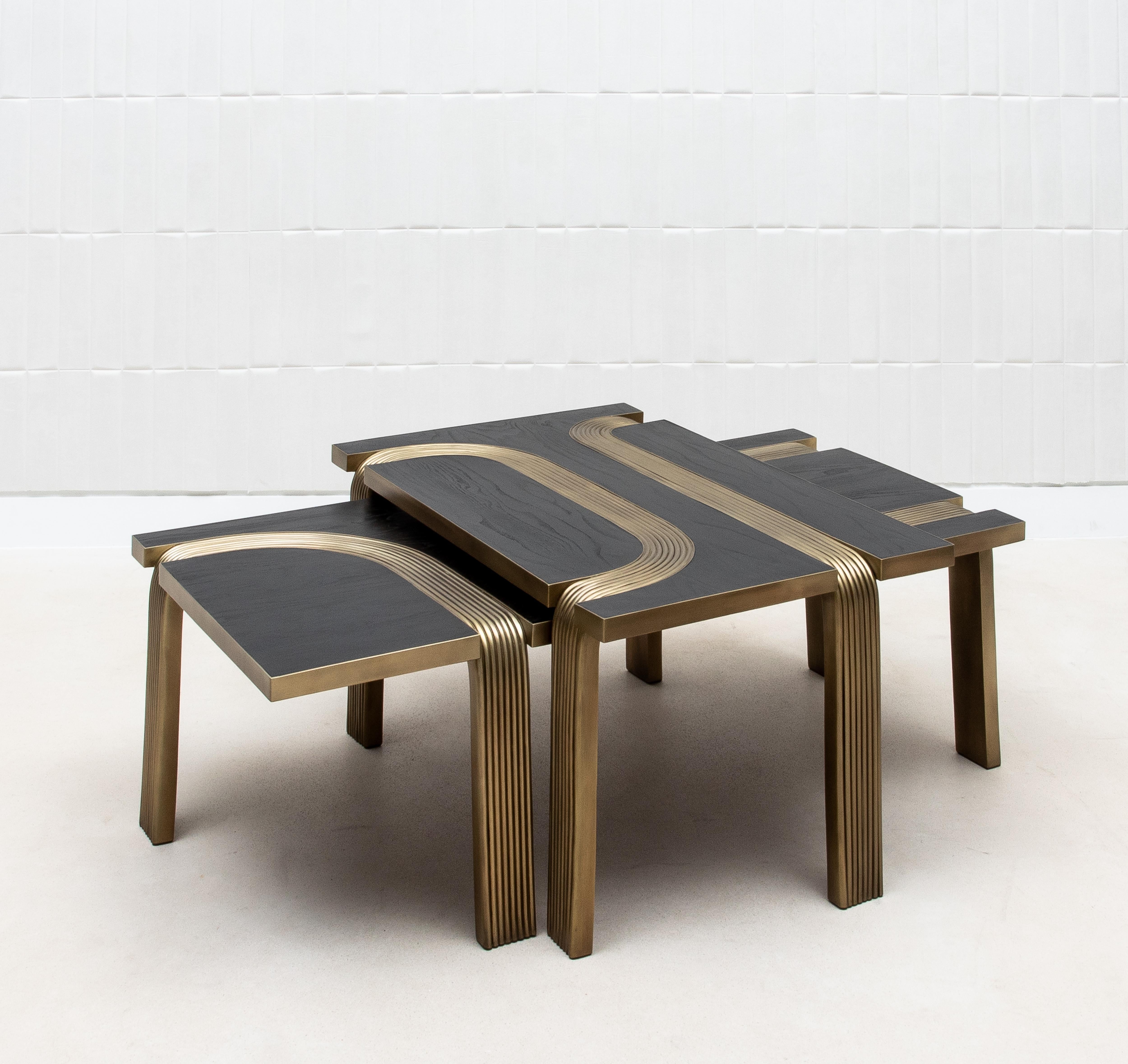 Tables basses gigognes en Oak Oak avec tiges en laiton patiné par R&Y Augousti en vente 1